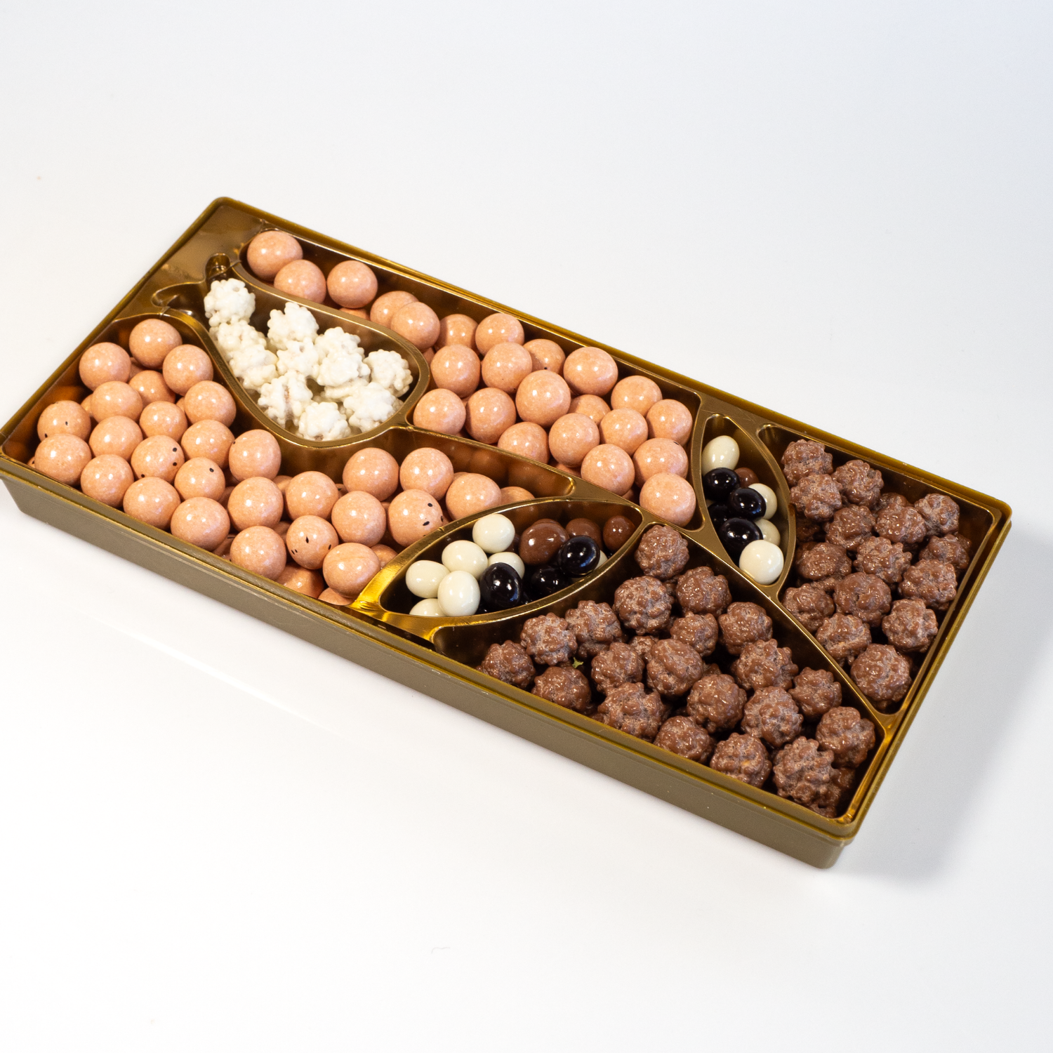 Kaymaklı, kahveli ve sütlü çikolatalı leblebi ile kahve çekirdeği drajelerinden oluşan lale kutulu draje seti