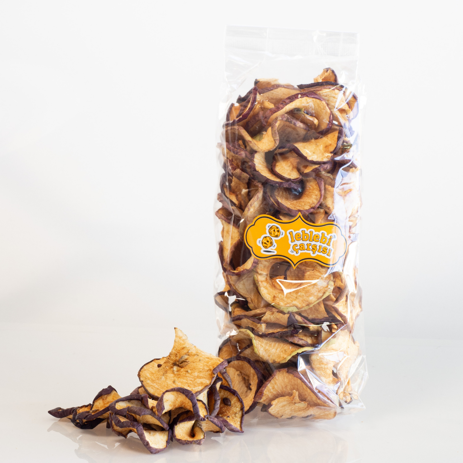 Kurutulmuş kırmızı elma dilimleri – doğal, tatlı ve katkısız kuru meyve atıştırmalık