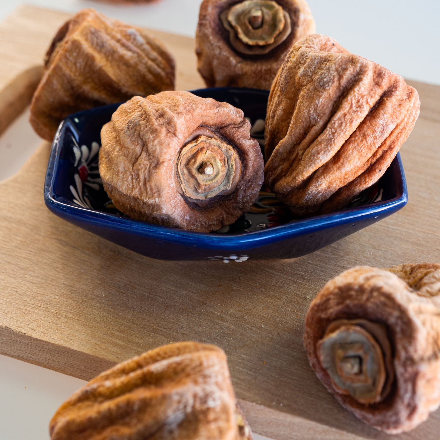 Kurutulmuş cennet hurması (amme) dilimleri – doğal, tatlı ve lif açısından zengin kuru meyve