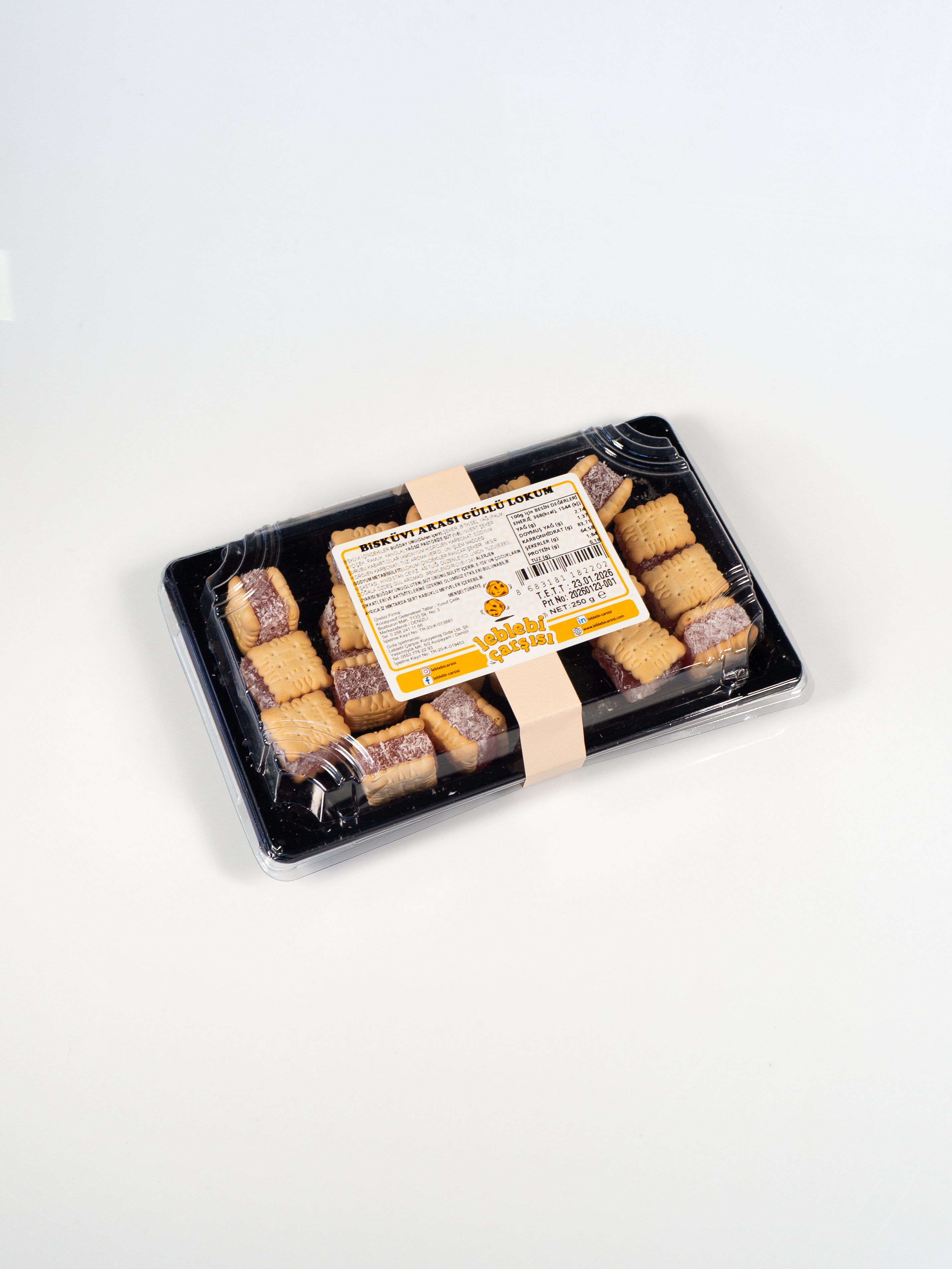 Bisküvili güllü lokum – iki bisküvi arasında gül aromalı kıstırma lokum tatlısı