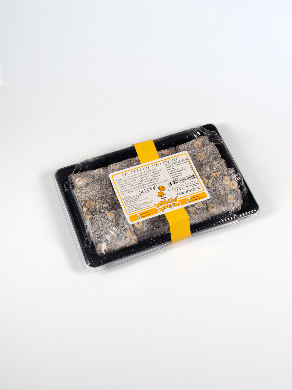 Fındıklı cezerye – havuçla yapılmış geleneksel tatlı, içinde bol fındık parçalarıyla