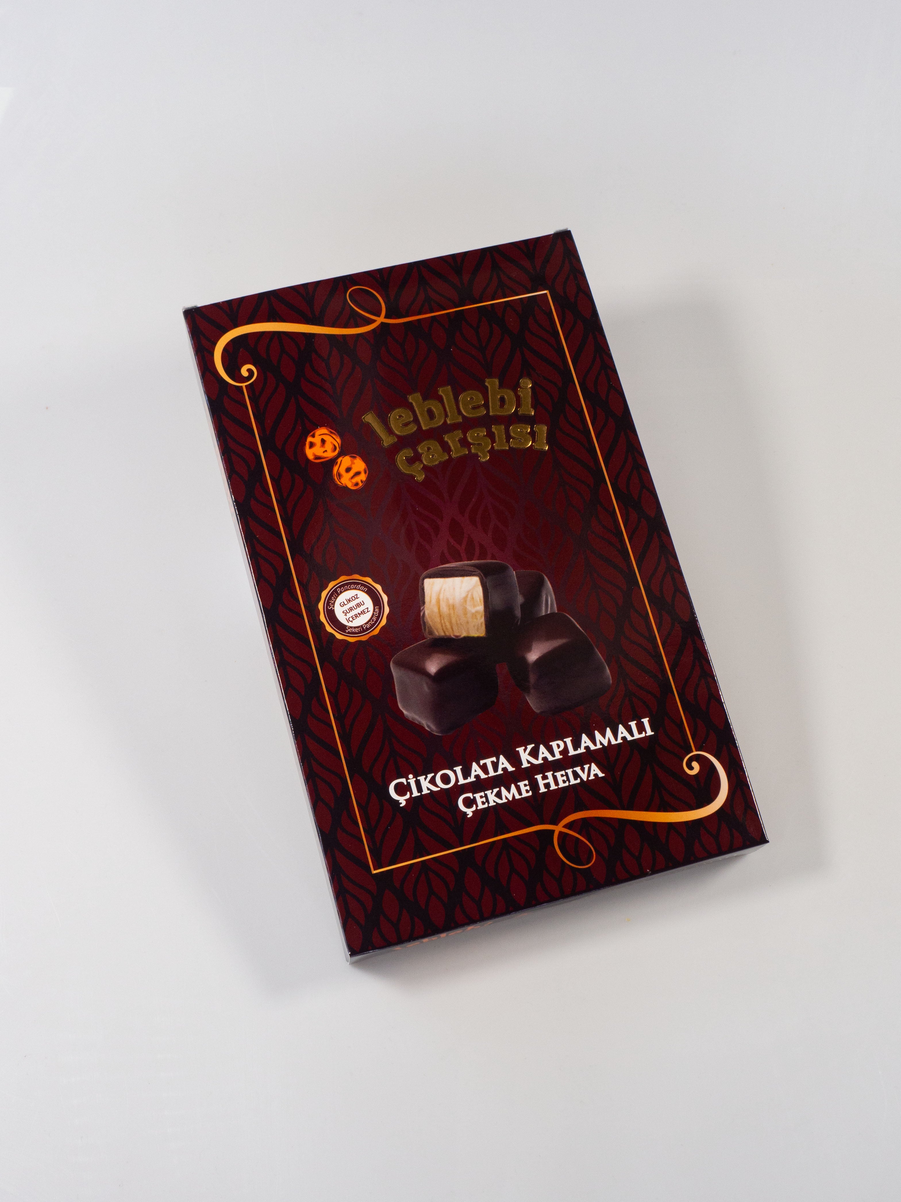 Sütlü çikolatayla kaplanmış sade çekme helva – lif lif yapıda, modern tatlı