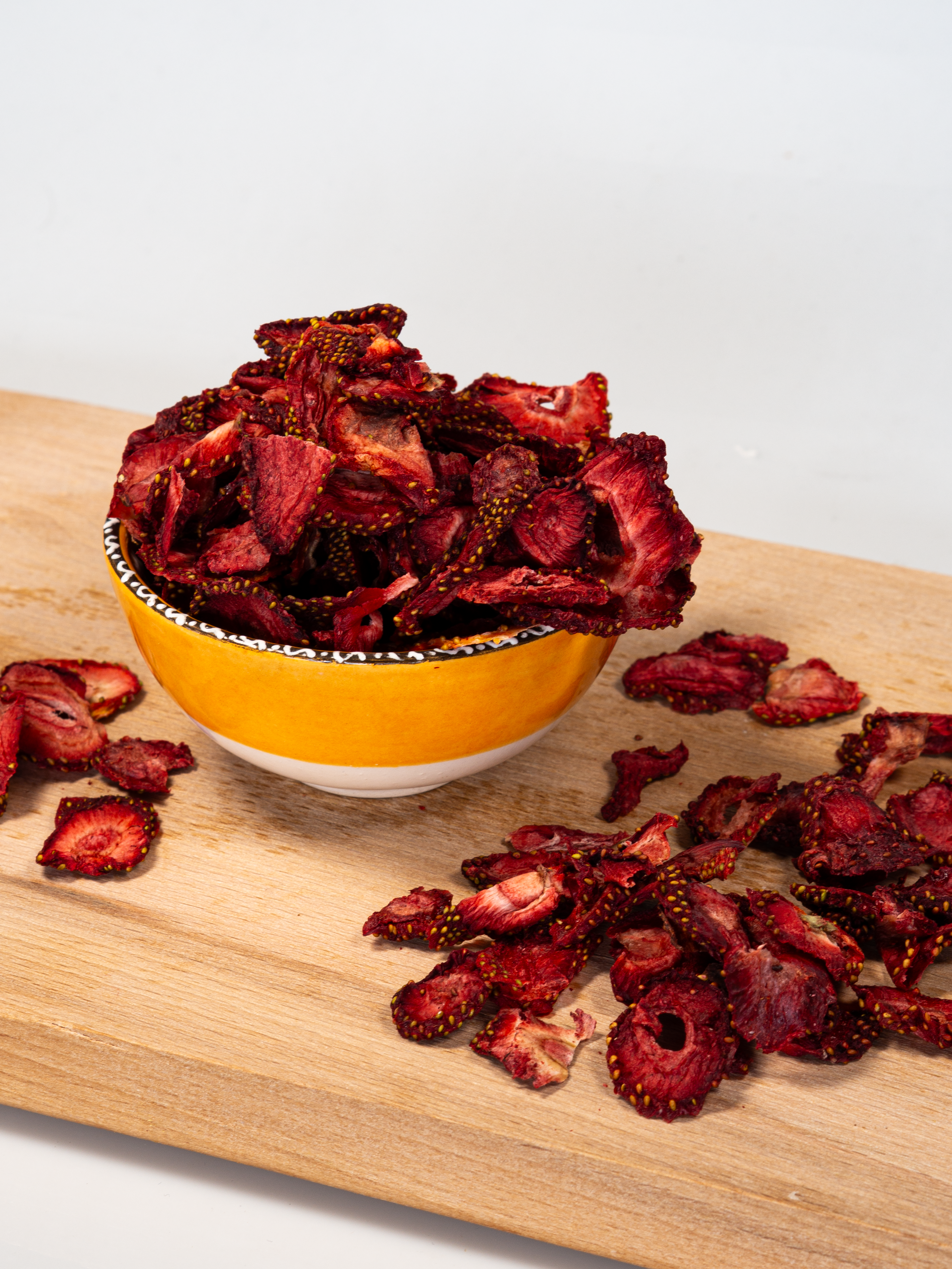 çilek kurusu görseli, kuru çilek fotoğrafı, doğal meyve kurusu