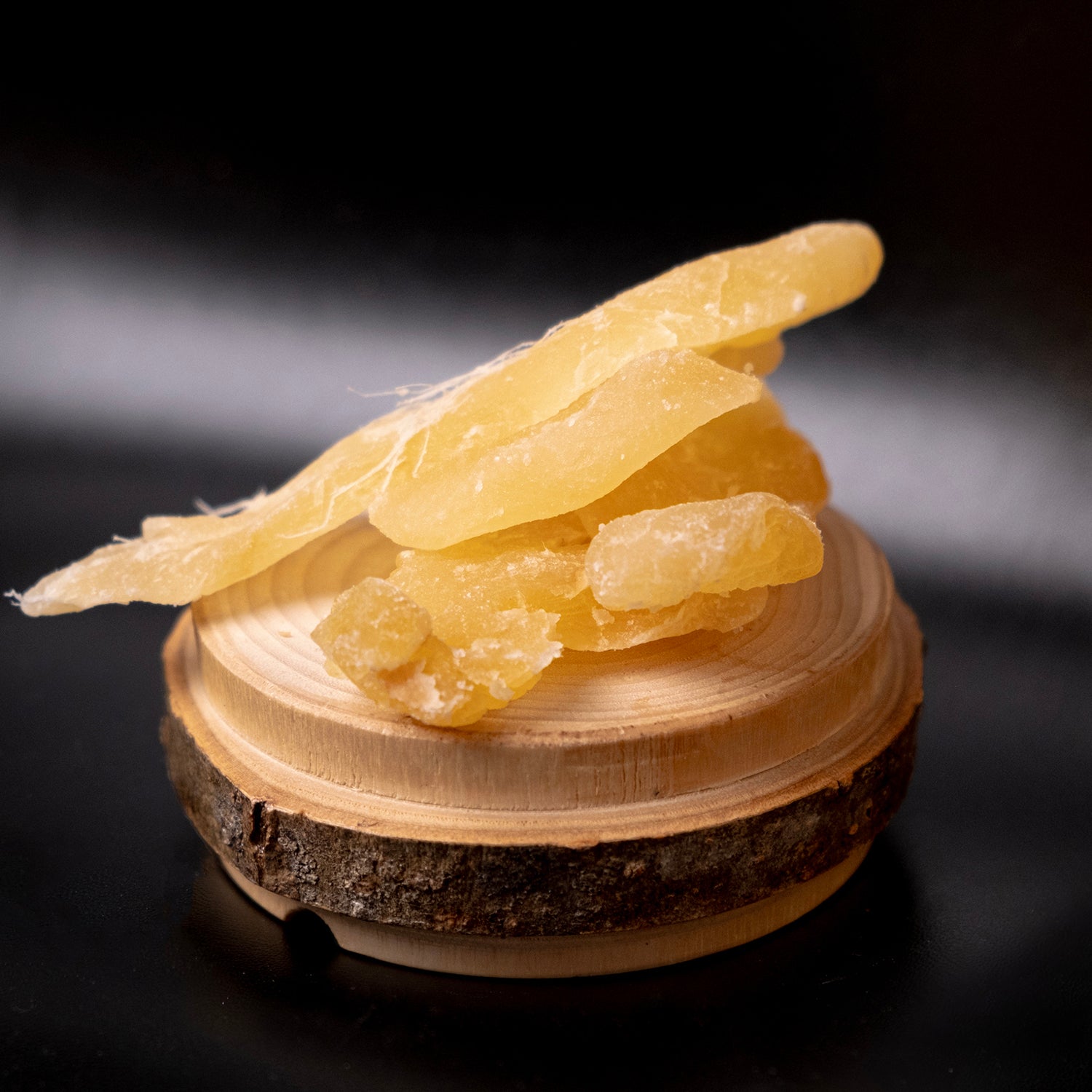 Kurutulmuş zencefil – doğal ve aromatik baharat dilimleri