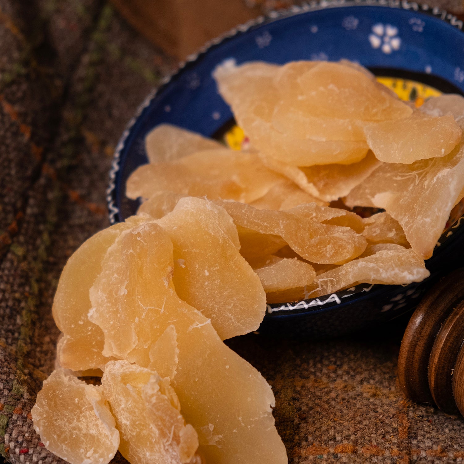 Kurutulmuş zencefil – doğal ve aromatik baharat dilimleri