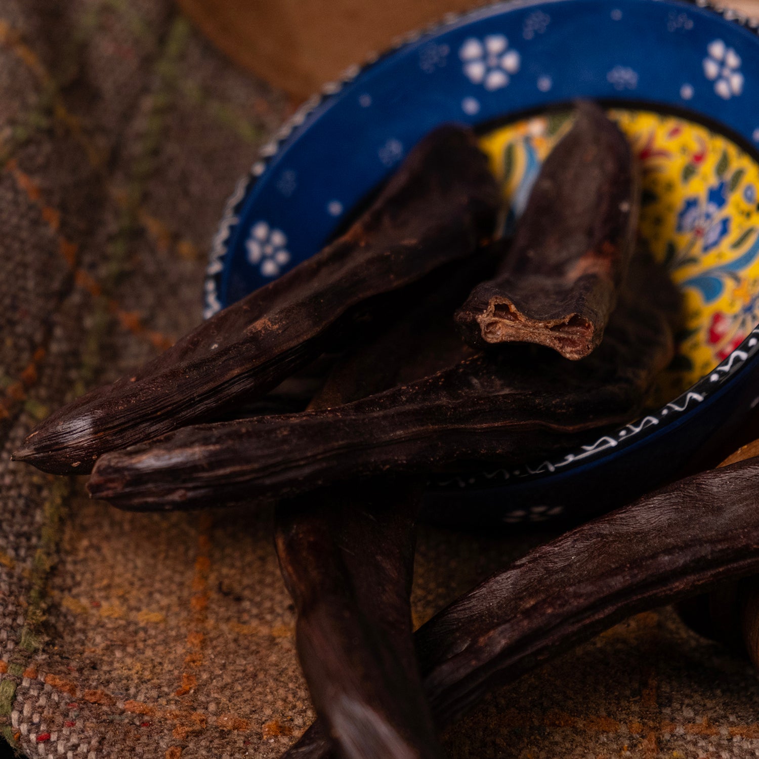 Doğal keçi boynuzu (harnup) – enerji verici geleneksel atıştırmalık