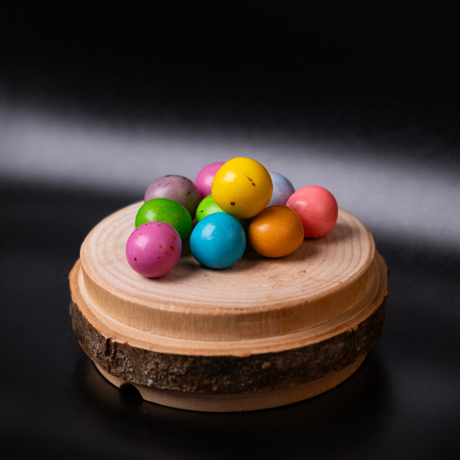 Meyve aromalarıyla kaplanmış renkli leblebiler – tatlı ve eğlenceli draje atıştırmalık