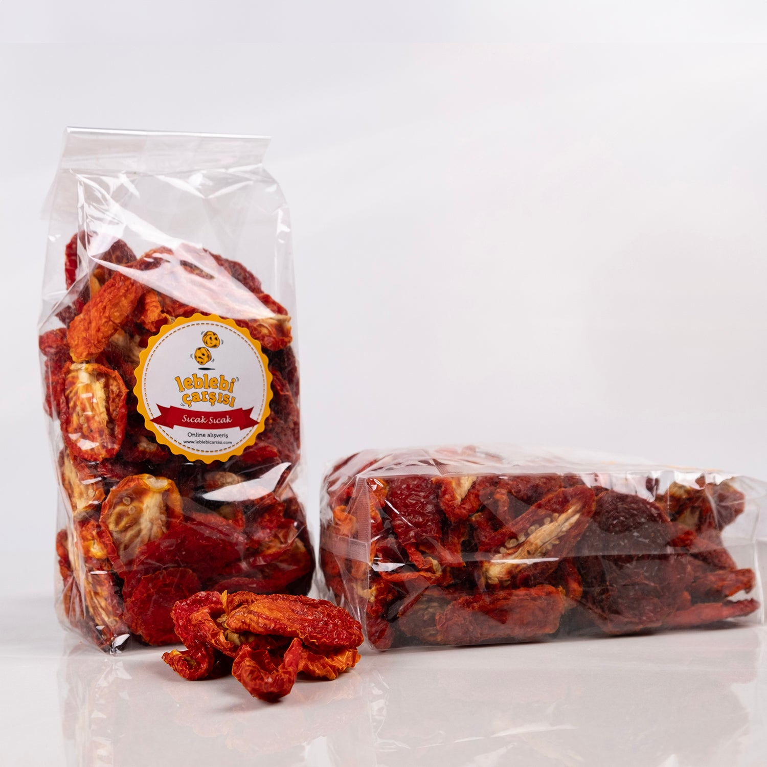 Güneşte kurutulmuş doğal domates dilimleri – katkısız ve yoğun aromalı ev yapımı domates kurusu