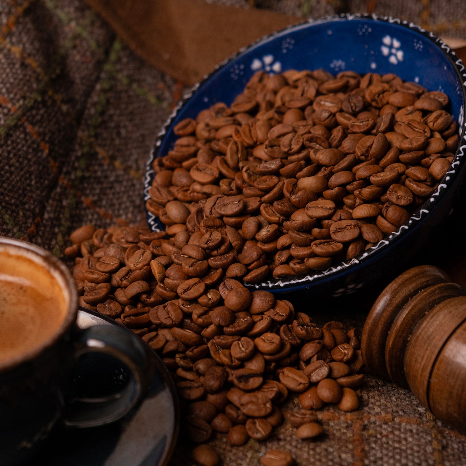 Kavrulmuş doğal kahve çekirdekleri – taze ve yoğun aromalı kahve için ideal