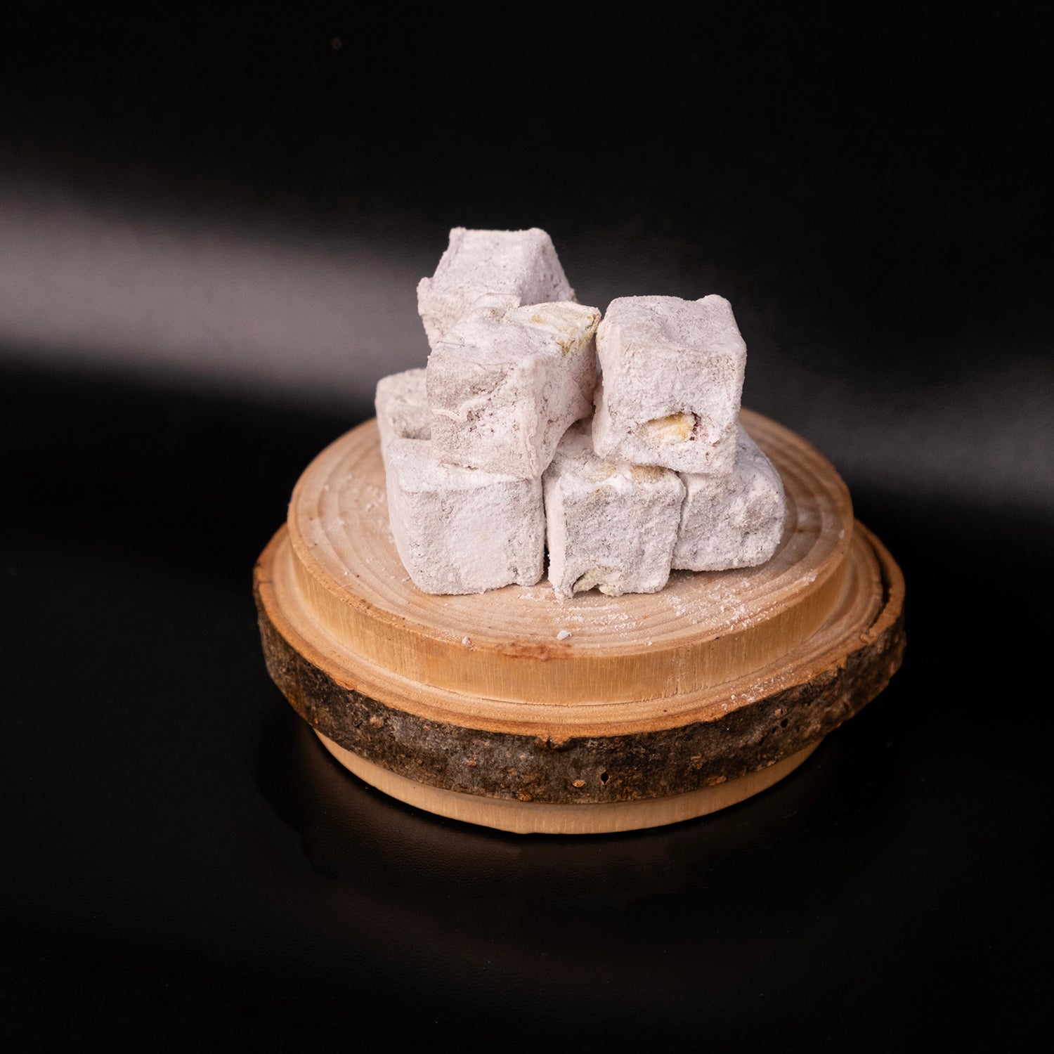 Çifte kavrulmuş Antep fıstıklı lokum – az şekerli, bol fıstıklı ve geleneksel yöntemle hazırlanmış yoğun kıvamlı lokum çeşidi