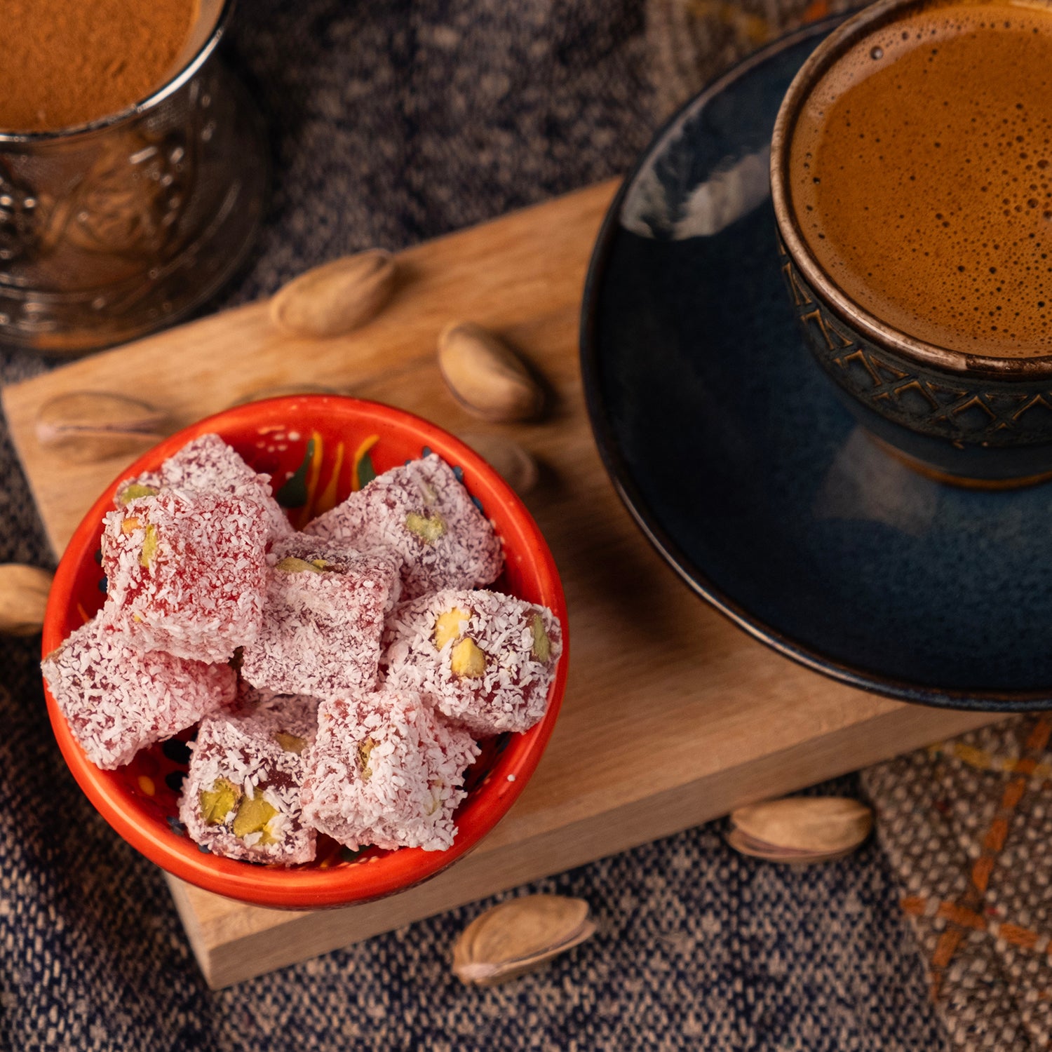 Narlı Antep fıstıklı lokum – meyveli aromalı, bol fıstıklı ve geleneksel yöntemle üretilmiş özel lokum çeşidi