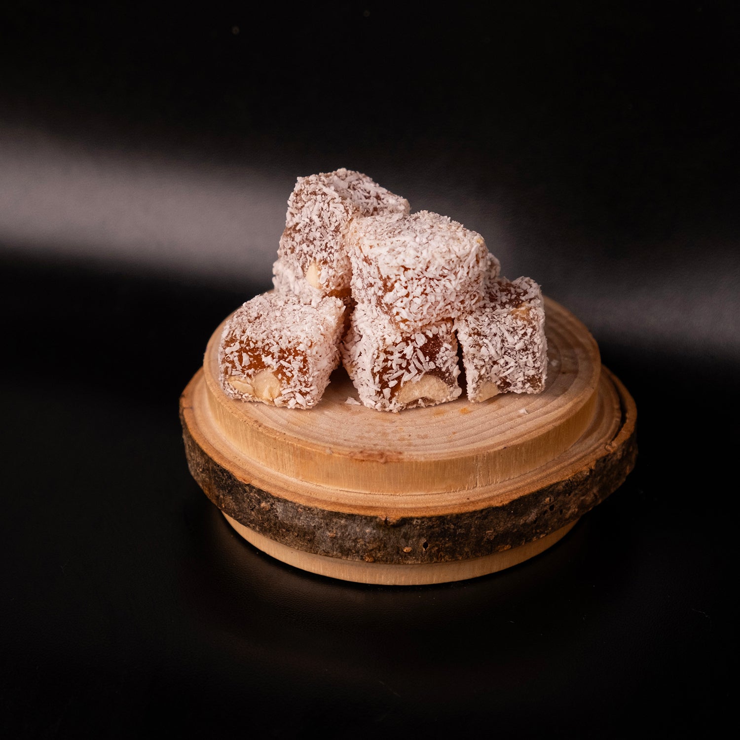 Çifte kavrulmuş yer fıstıklı lokum – az şekerli, bol fıstıklı, yoğun kıvamlı ve geleneksel lokum çeşidi