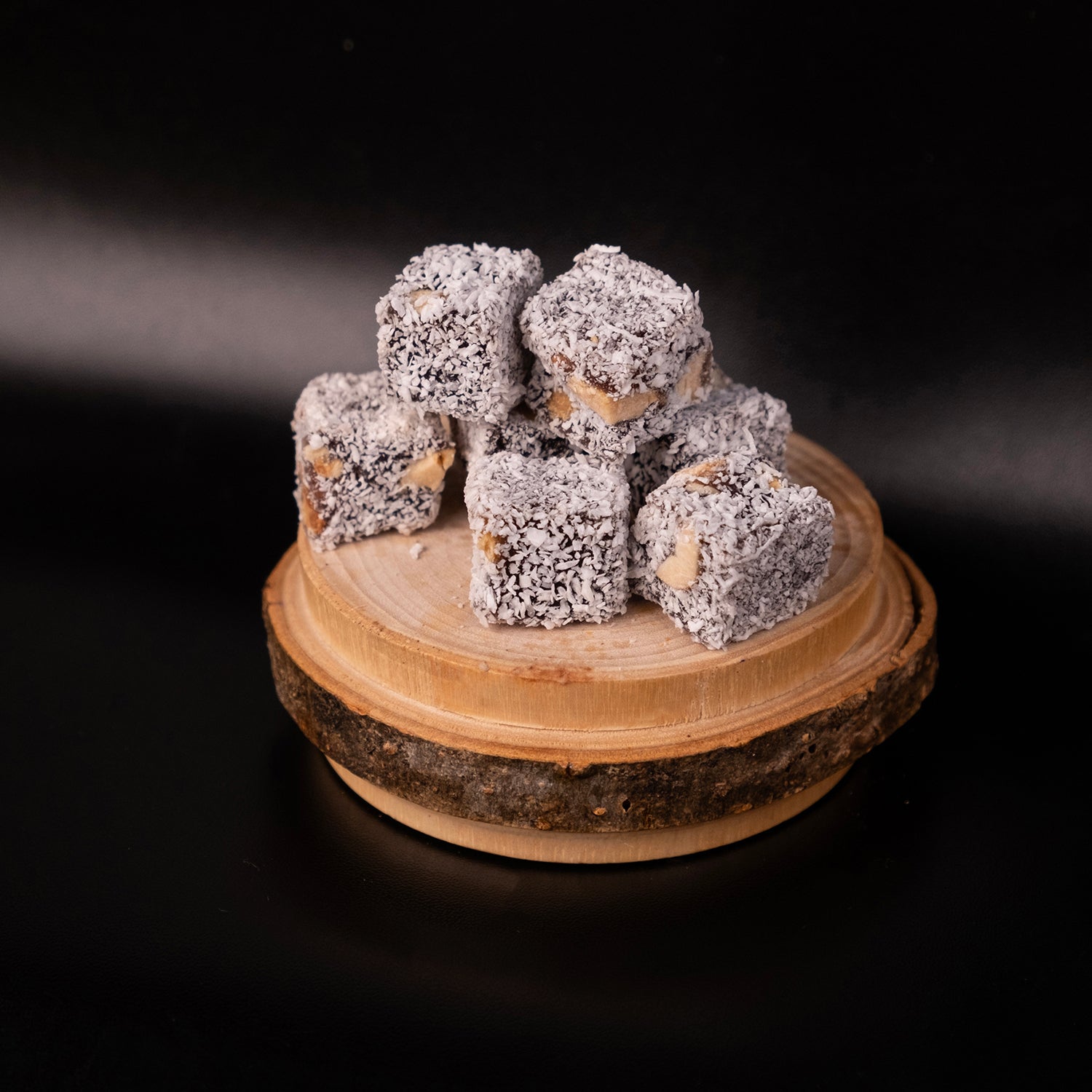 Kakaolu yer fıstıklı lokum – kakao aromalı, bol yer fıstıklı ve çikolata dokunuşlu özel lokum çeşidi