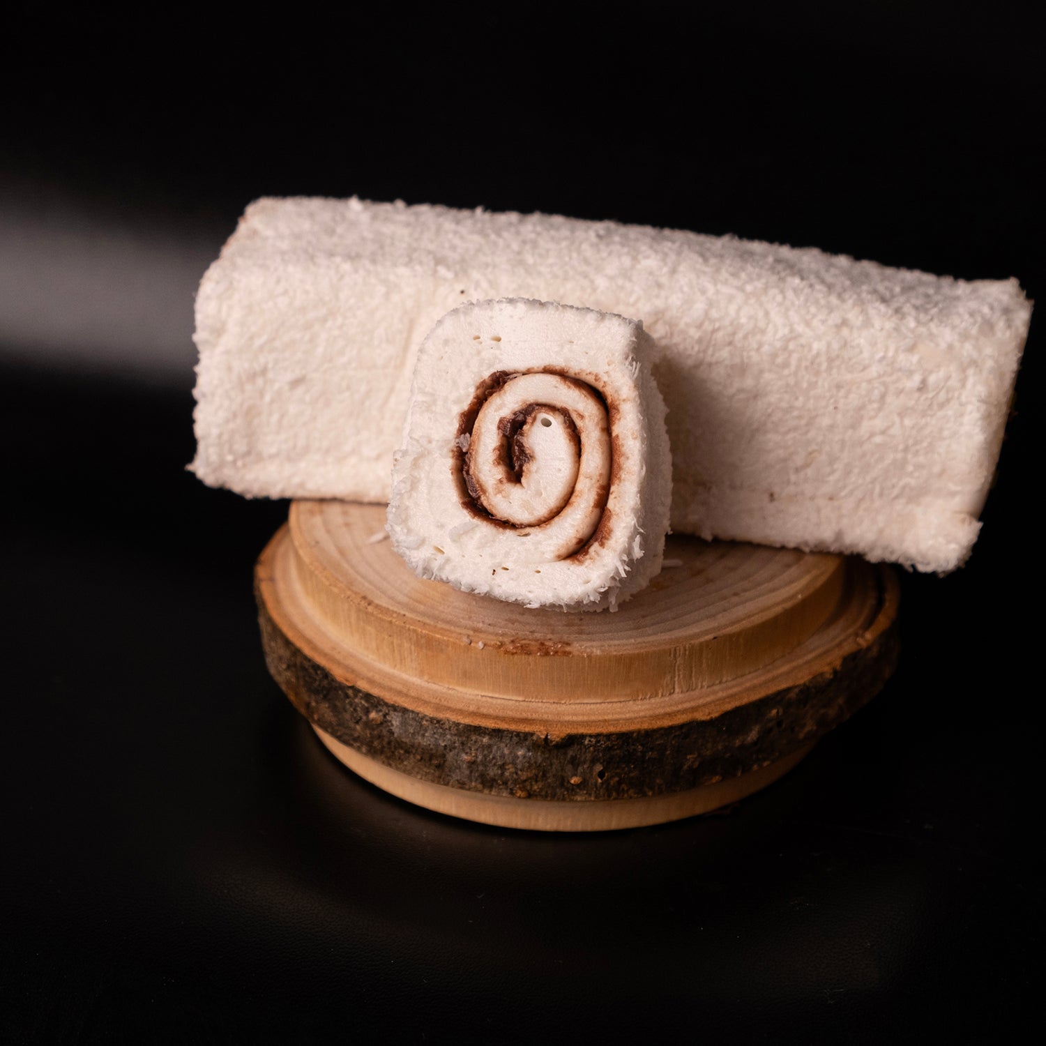 Çikolata kaplı lokum – yumuşak kıvamlı, çikolatalı aromalı ve geleneksel tatlı ile modern lezzetin birleşimi lokum