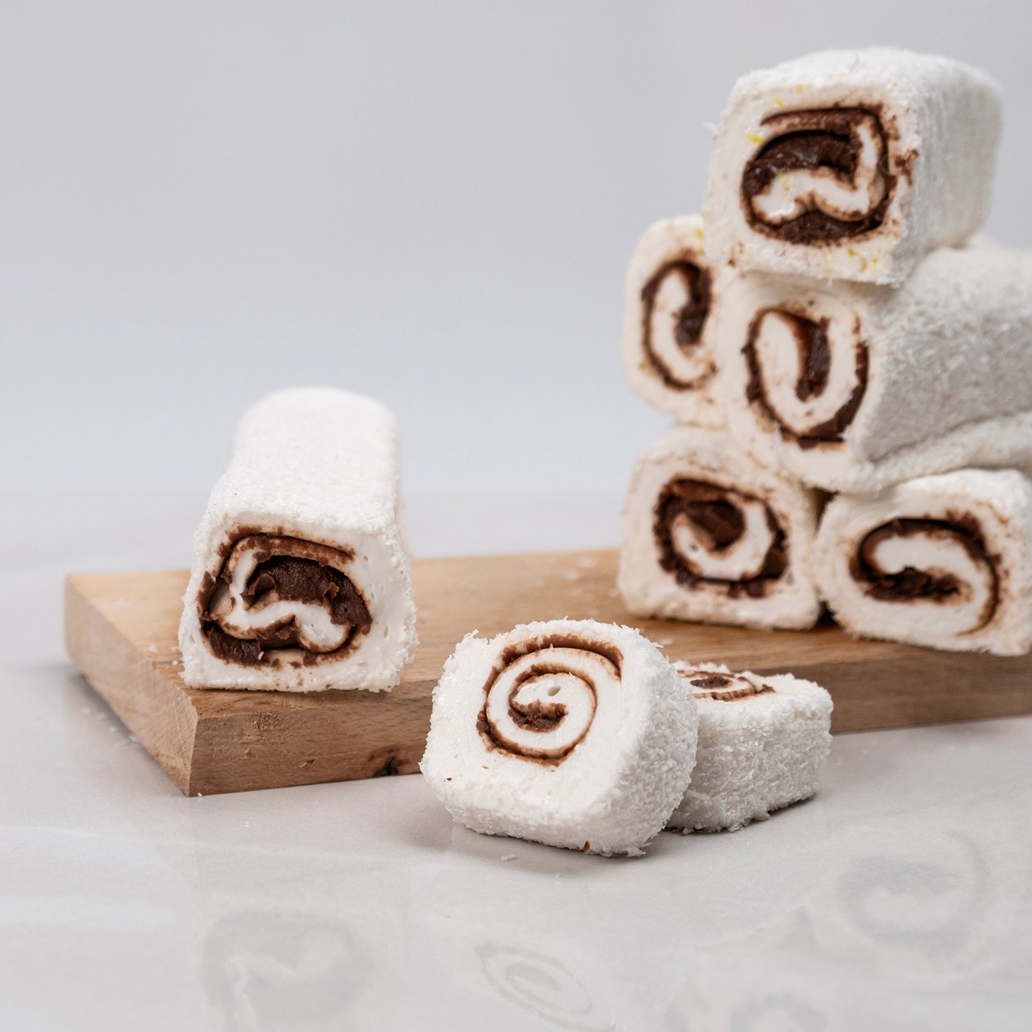 Çikolata kaplı lokum – yumuşak kıvamlı, çikolatalı aromalı ve geleneksel tatlı ile modern lezzetin birleşimi lokum