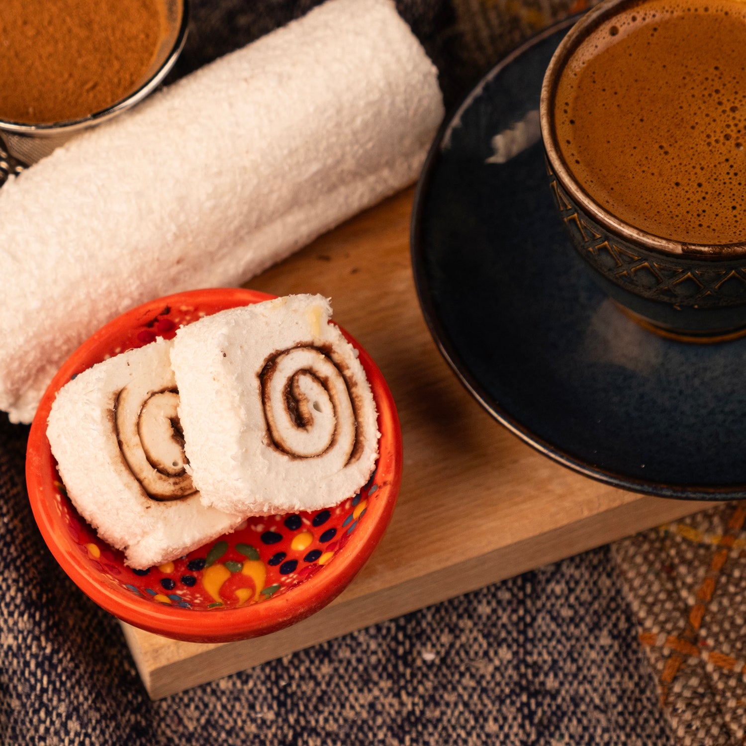 Çikolata kaplı lokum – yumuşak kıvamlı, çikolatalı aromalı ve geleneksel tatlı ile modern lezzetin birleşimi lokum