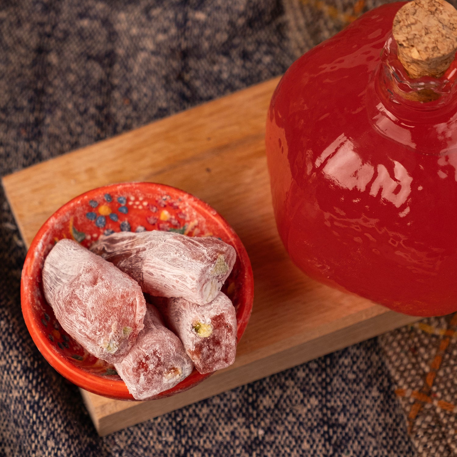 Narlı fitil lokum – nar aromalı, yumuşak dokulu ve uzun formda geleneksel lokum çeşidi