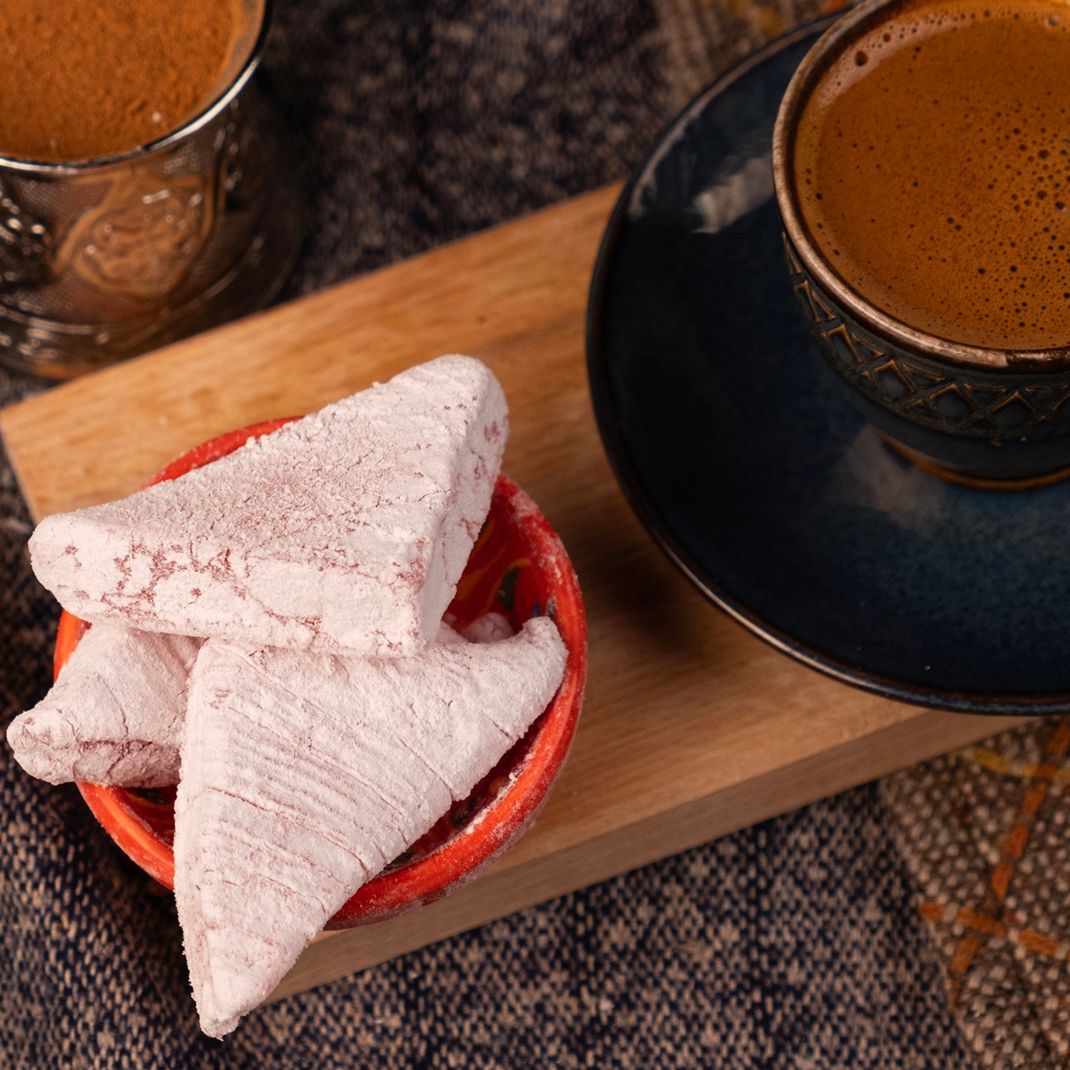 Gül muska lokum – üçgen muska formunda, gül aromalı ve zarif sunumluk özel lokum çeşidi