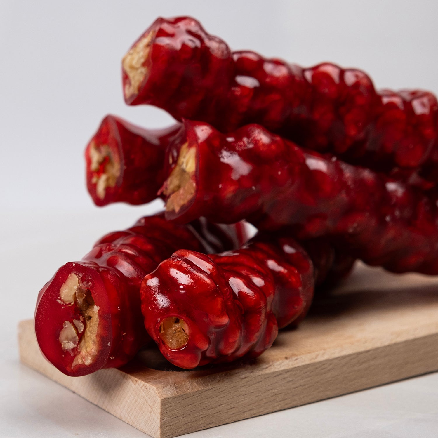 Narlı cevizli sucuk – doğal nar suyu ve taze cevizle hazırlanmış, katkısız ve hafif geleneksel enerji atıştırmalığı