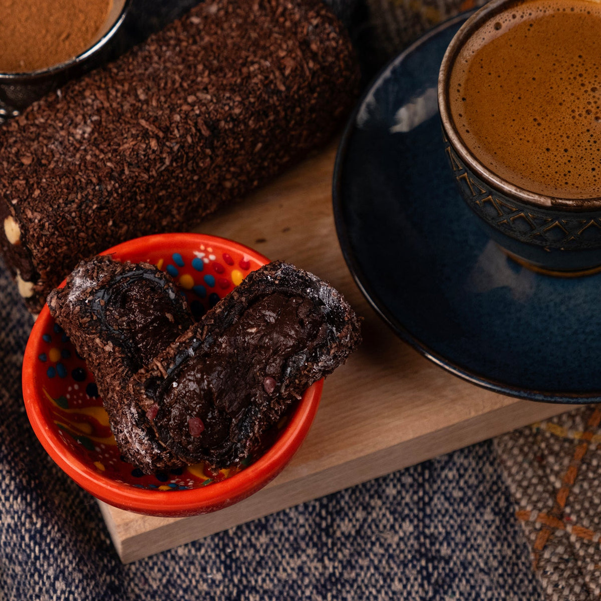 Browni fındıklı lokum – yoğun kakaolu, kavrulmuş fındık dolgulu, yumuşak dokulu özel lokum çeşidi