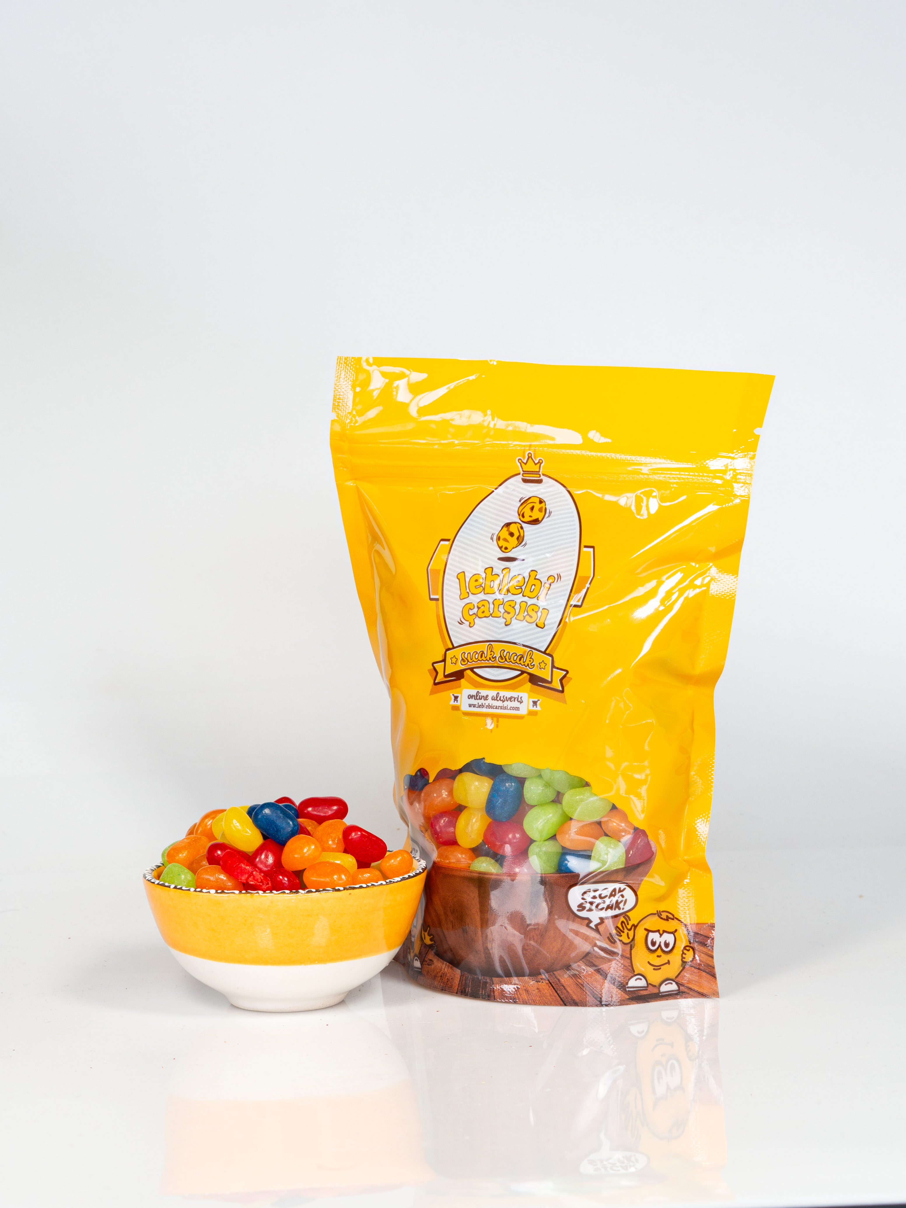 meyveli fasulye jelibon, fasulye şeklinde renkli jelibon görseli, yumuşak meyve aromalı jelibon