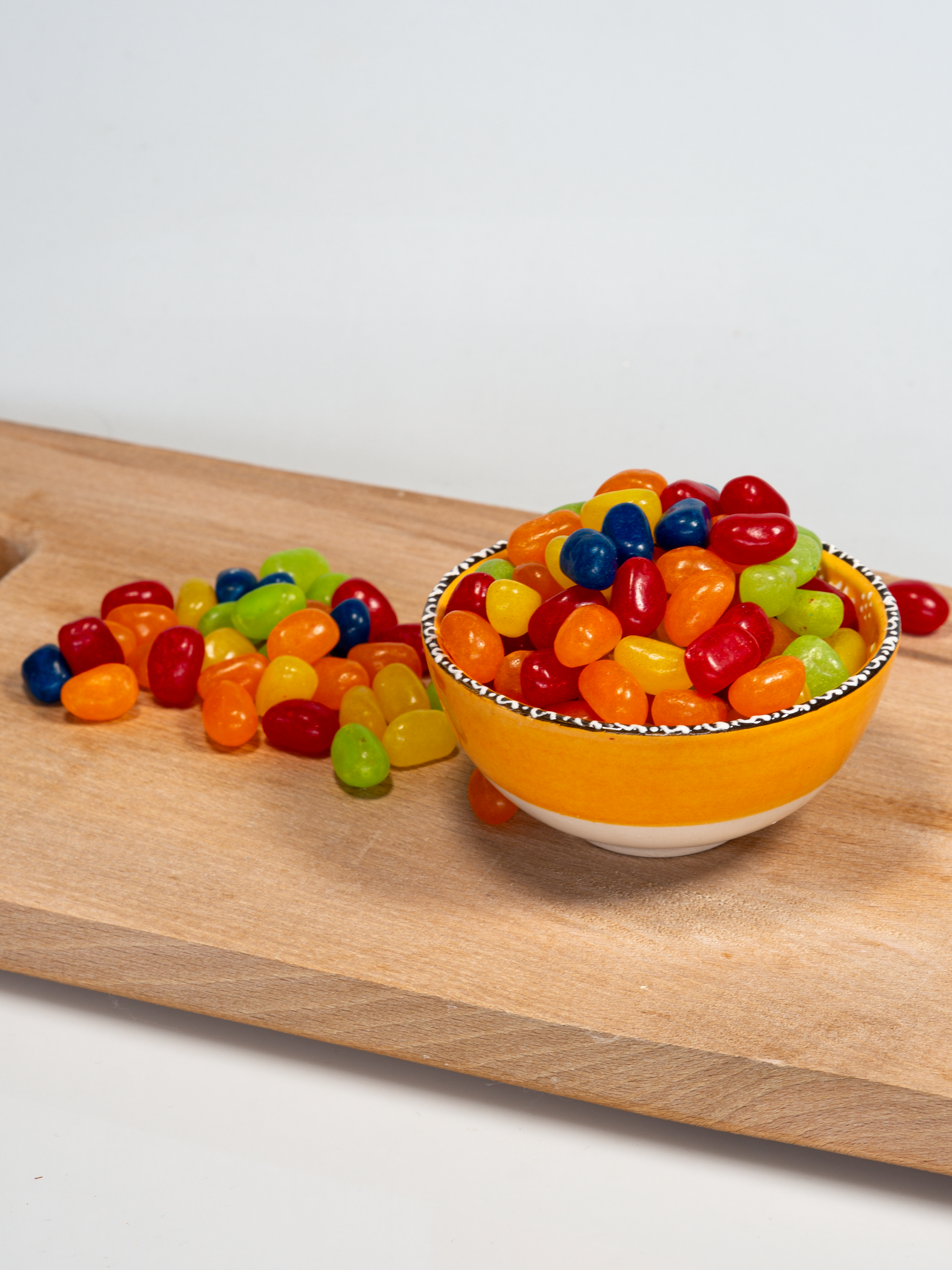 meyveli fasulye jelibon, fasulye şeklinde renkli jelibon görseli, yumuşak meyve aromalı jelibon