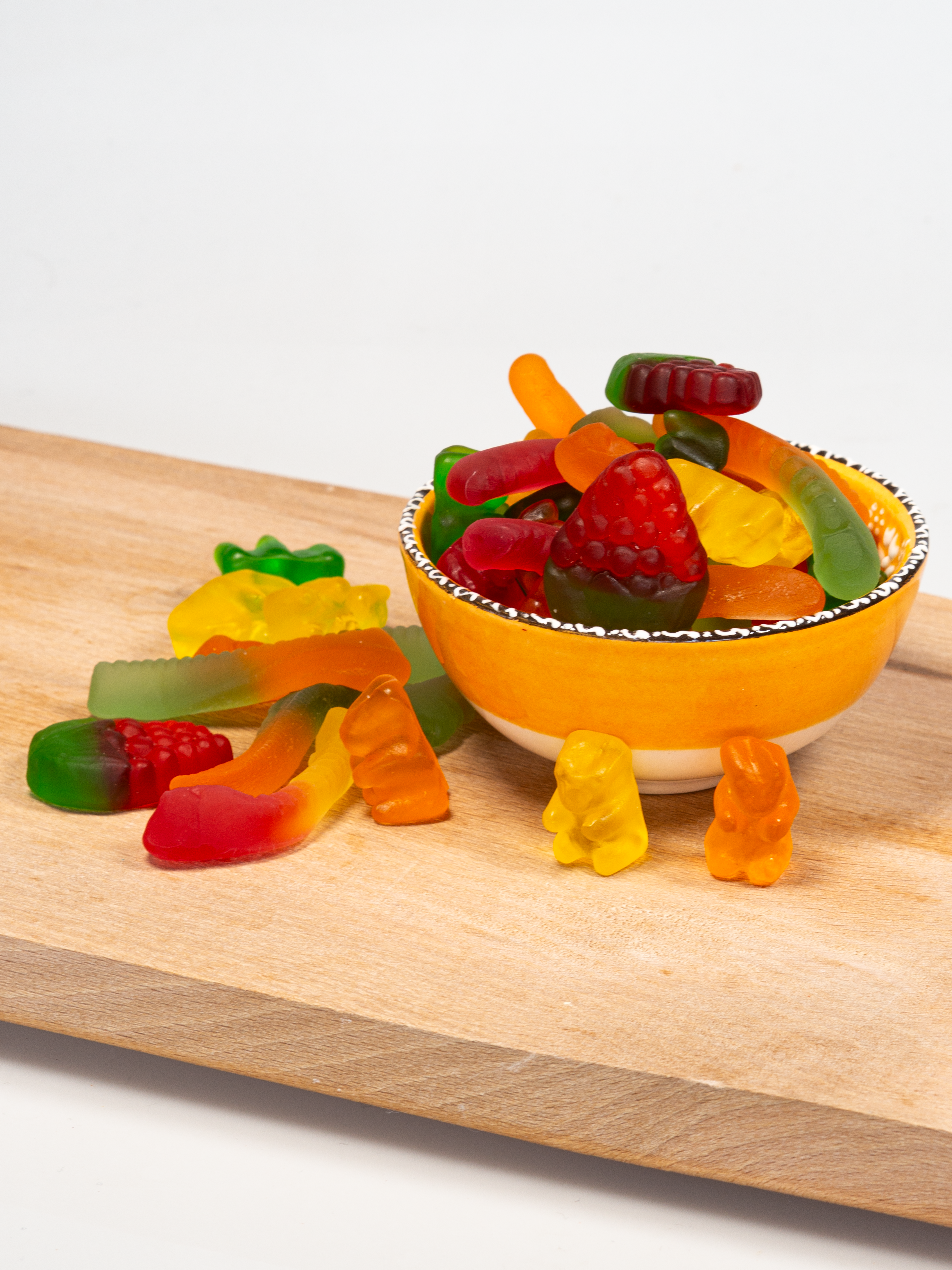 Klasik meyveli jelibon – çilek, limon, elma ve portakal aromalı renkli yumuşak jelibon şekerleme