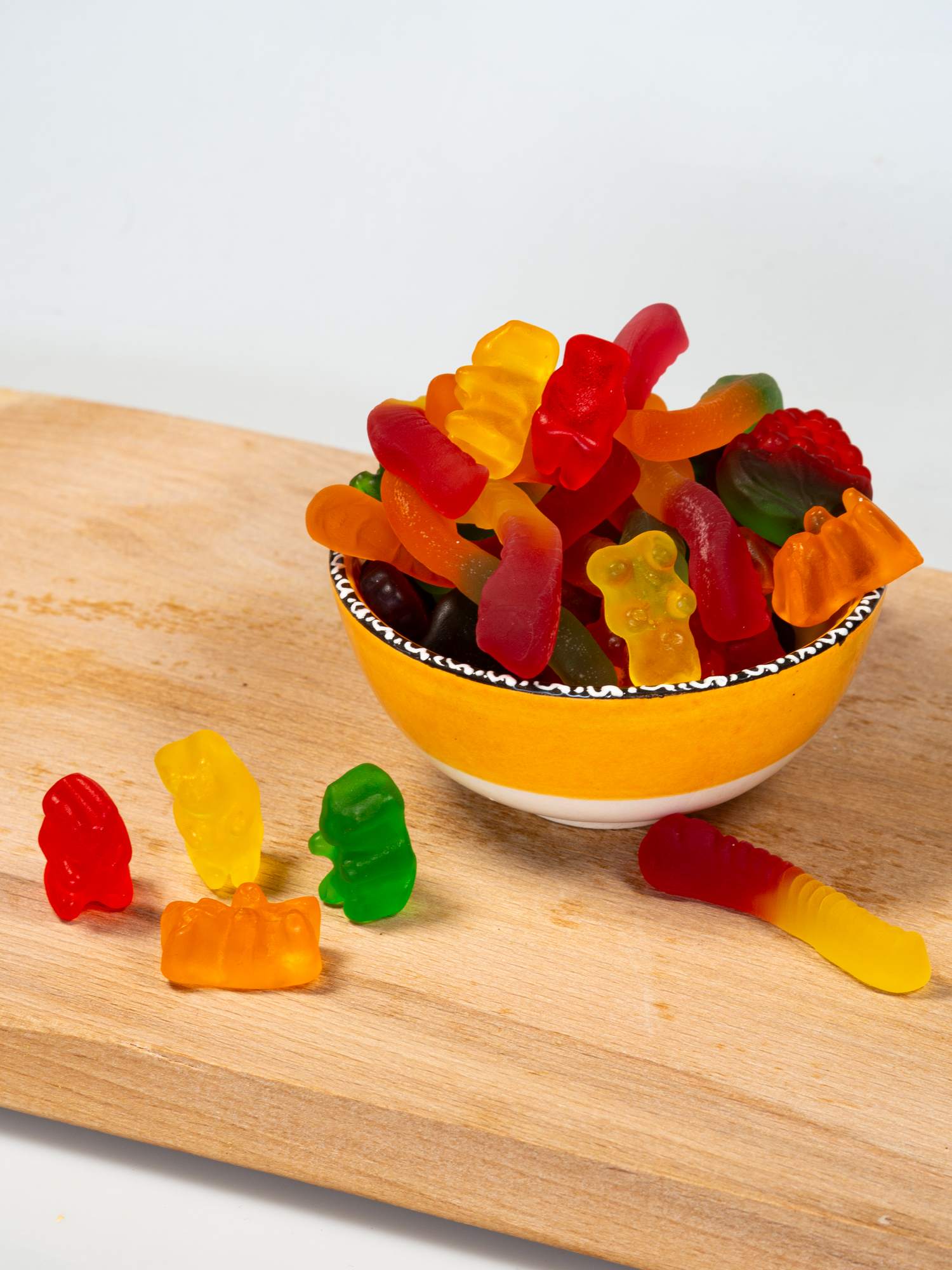 Klasik meyveli jelibon – çilek, limon, elma ve portakal aromalı renkli yumuşak jelibon şekerleme