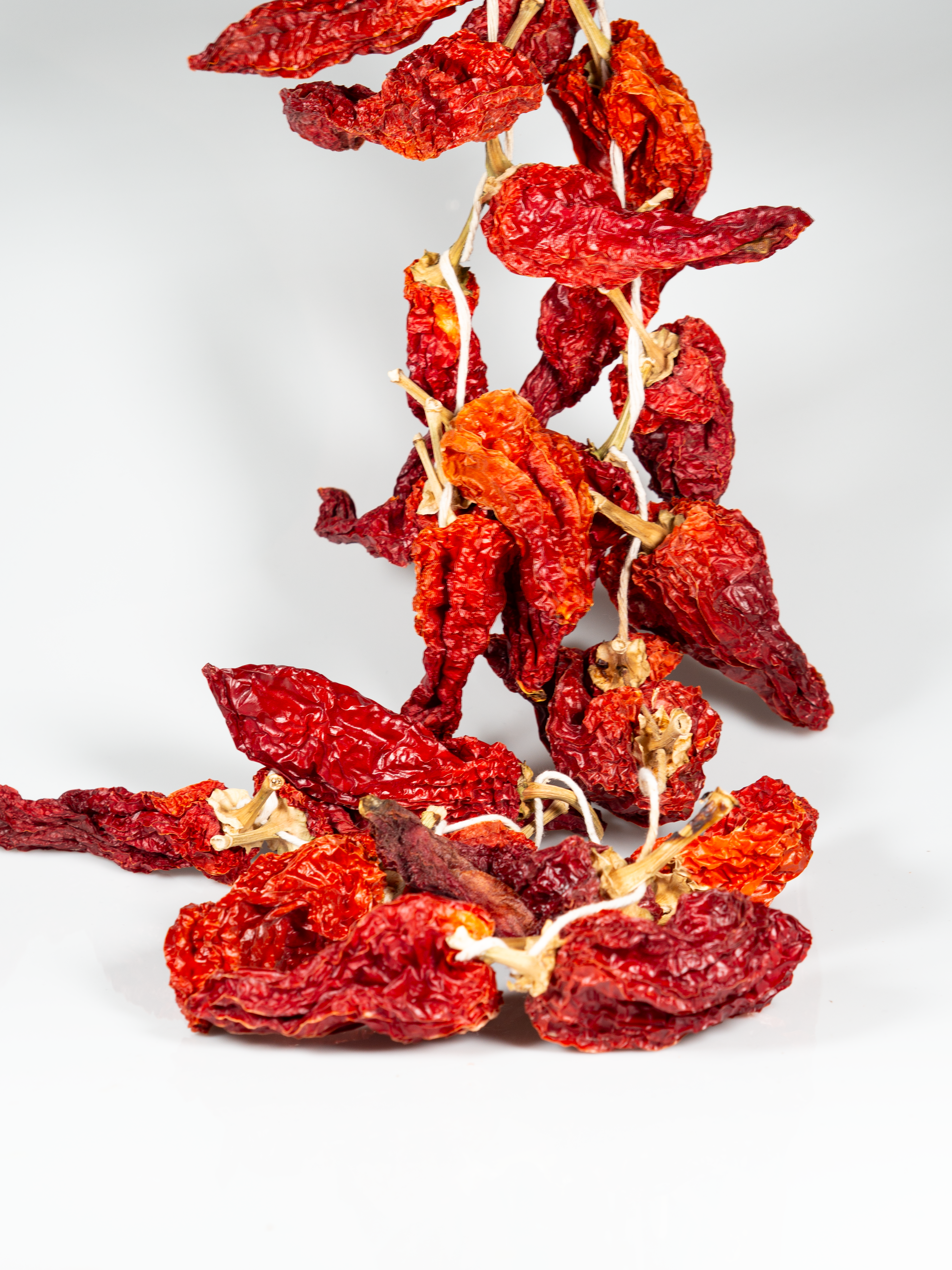 Kale biberi – doğal yöntemlerle kurutulmuş, acı aromalı, ev yapımı geleneksel biber türü