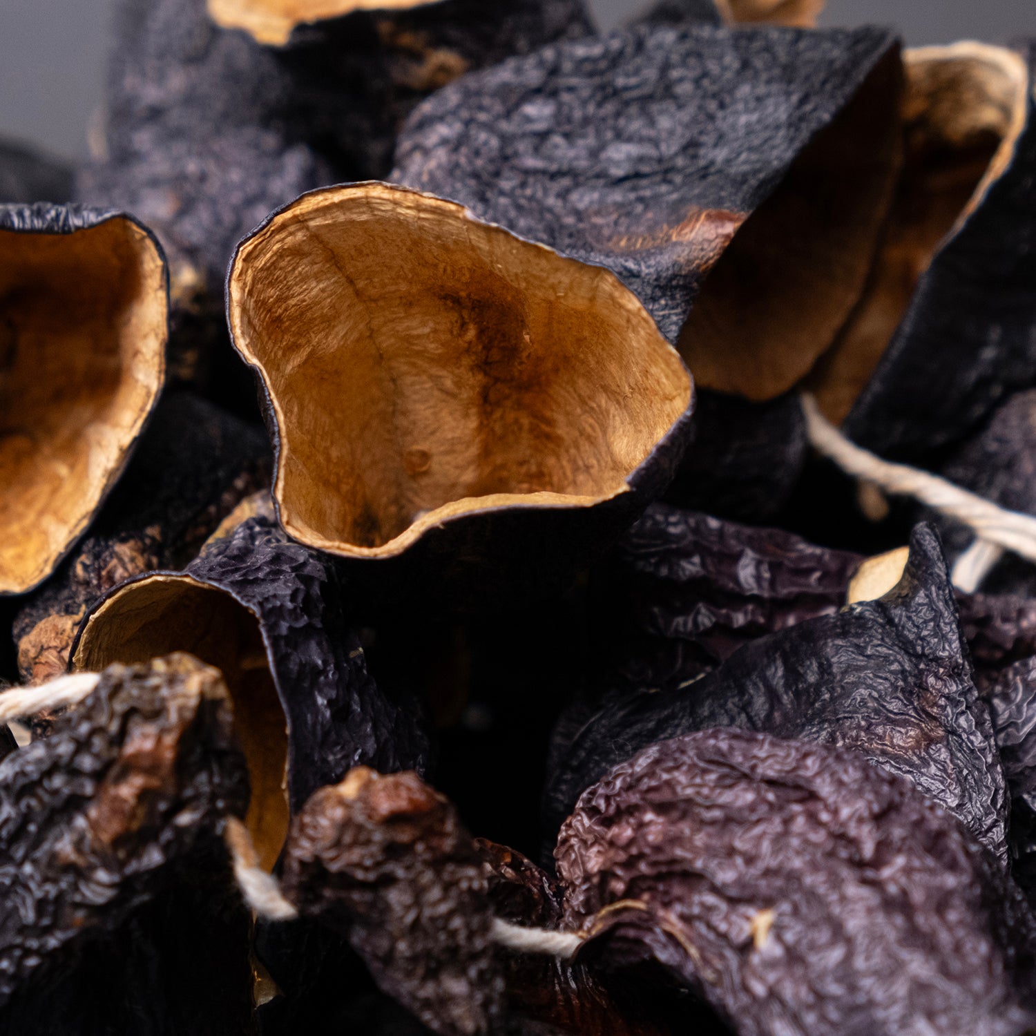 Dolmalık kullanıma uygun kuru uç patlıcanlar – katkısız ve geleneksel yöntemlerle kurutulmuş doğal ürün