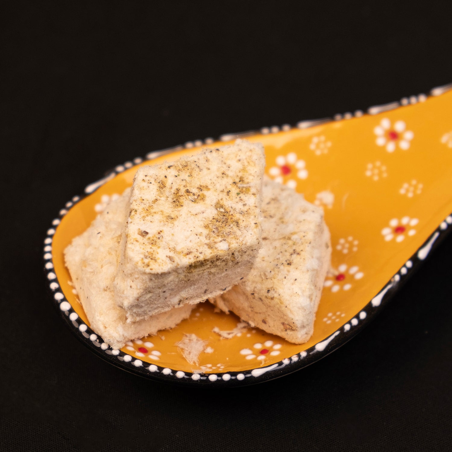 Antep fıstıklı saray helvası – ince yapıda, unlu ve kıtır dokulu geleneksel helva çeşidi