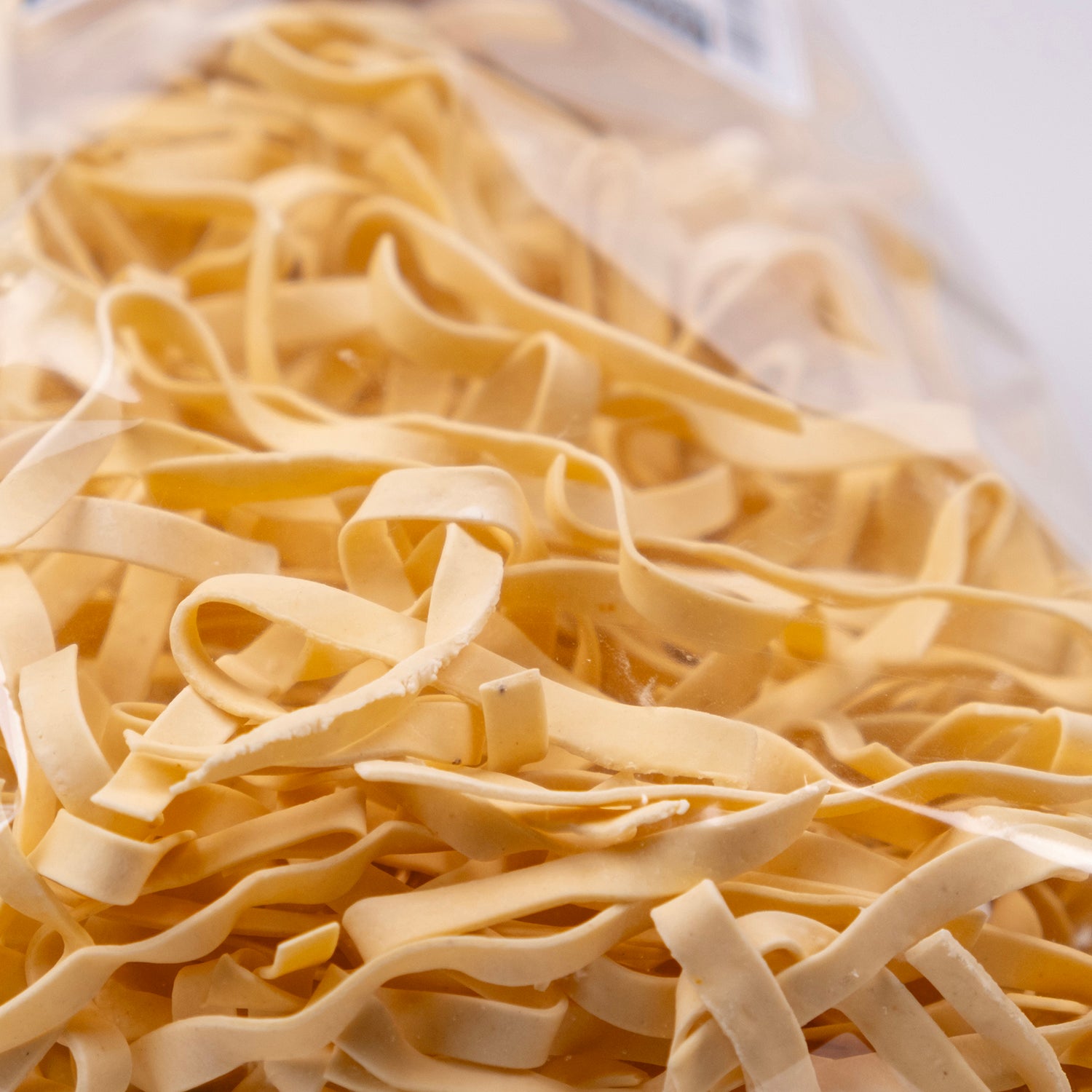 El yapımı yumurtalı ev eriştesi – doğal, katkısız ve geleneksel makarna çeşidi