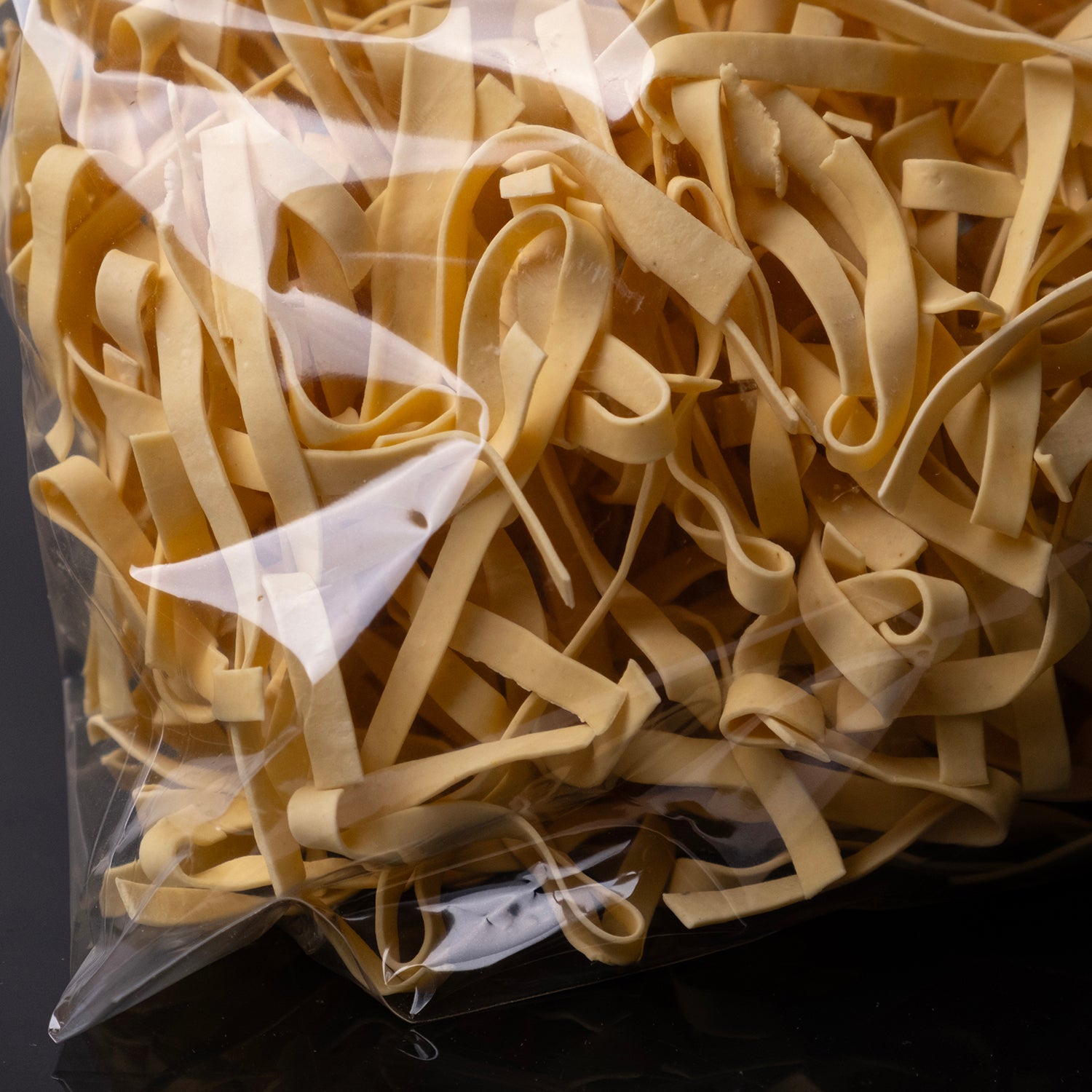 El yapımı yumurtalı ev eriştesi – doğal, katkısız ve geleneksel makarna çeşidi