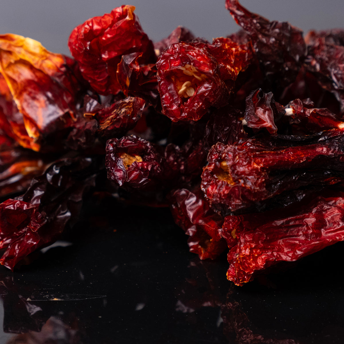 Güneşte kurutulmuş doğal kapya biber – katkısız ve aromatik kırmızı biber kurusu
