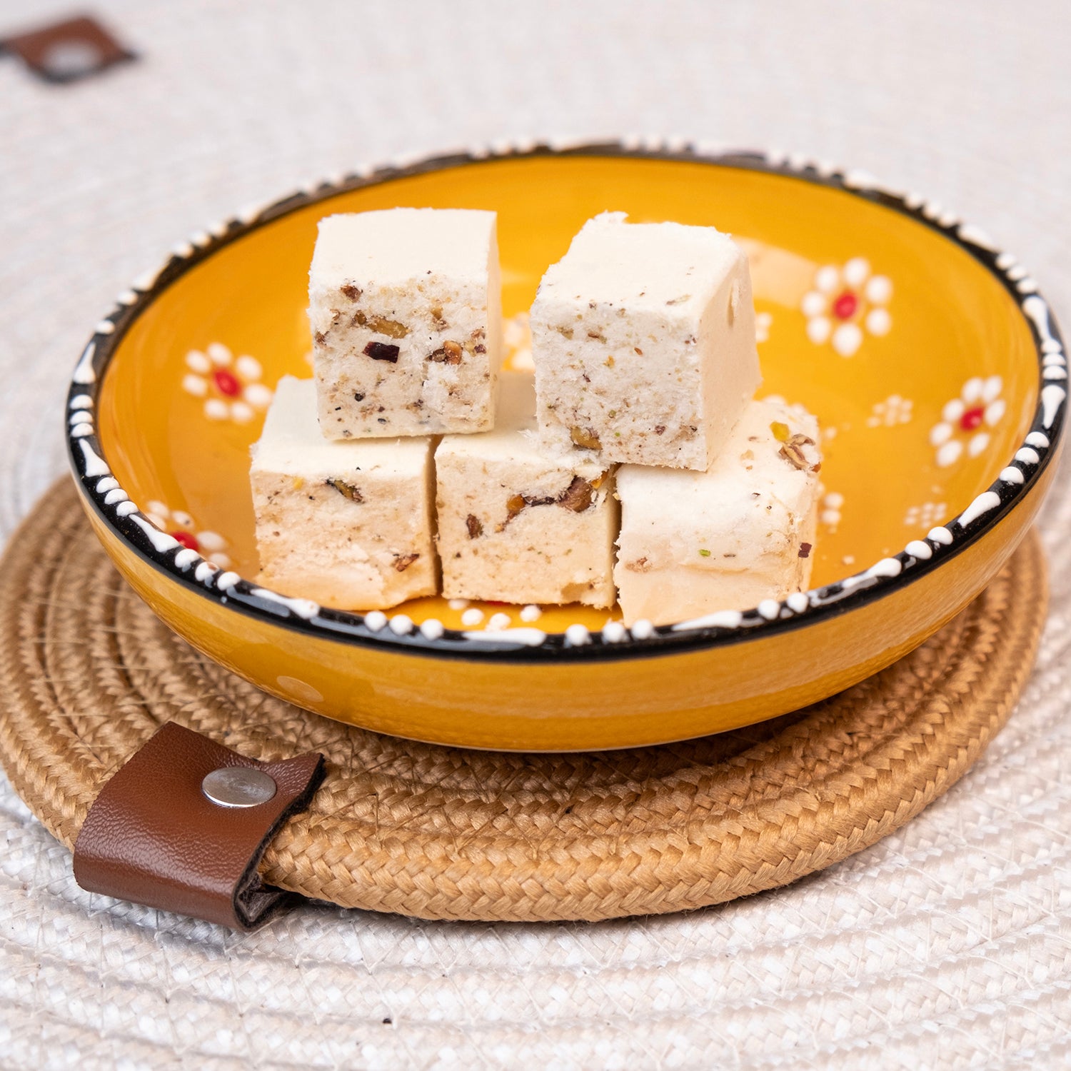 Antep fıstıklı çekme helva – lif lif yapıda, fıstık dolgulu geleneksel helva çeşidi