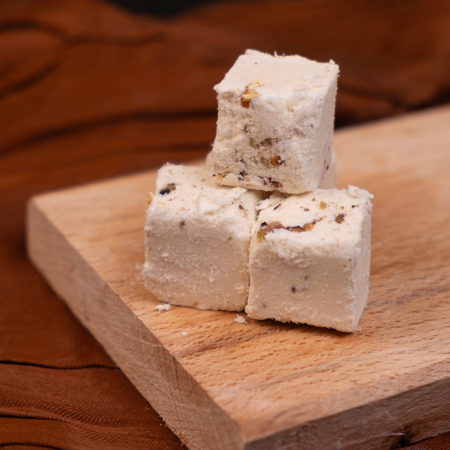 Antep fıstıklı çekme helva – lif lif yapıda, fıstık dolgulu geleneksel helva çeşidi