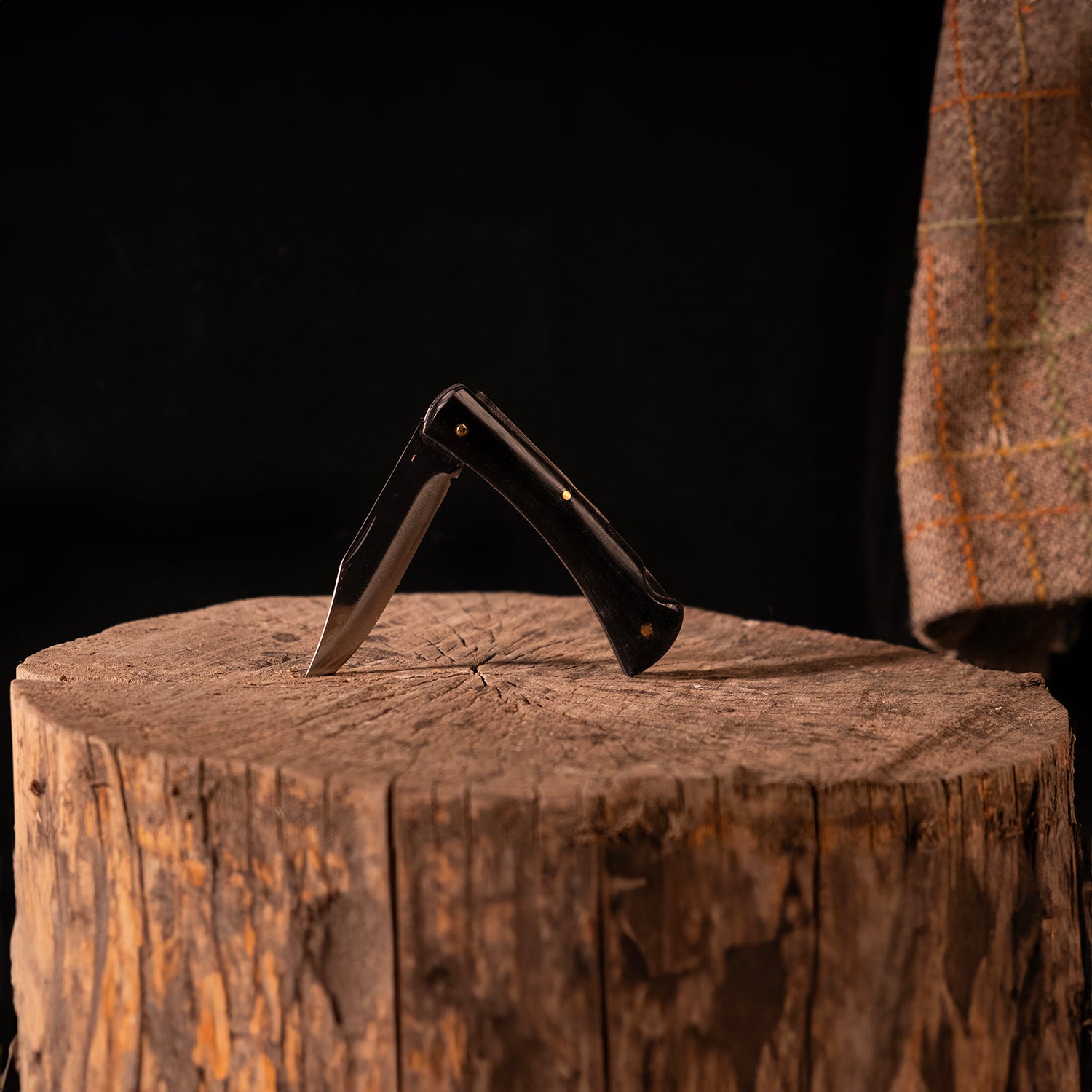 El yapımı boynuz saplı Yatağan çakı – doğal malzeme ve çelik gövde detaylı ürün görseli
