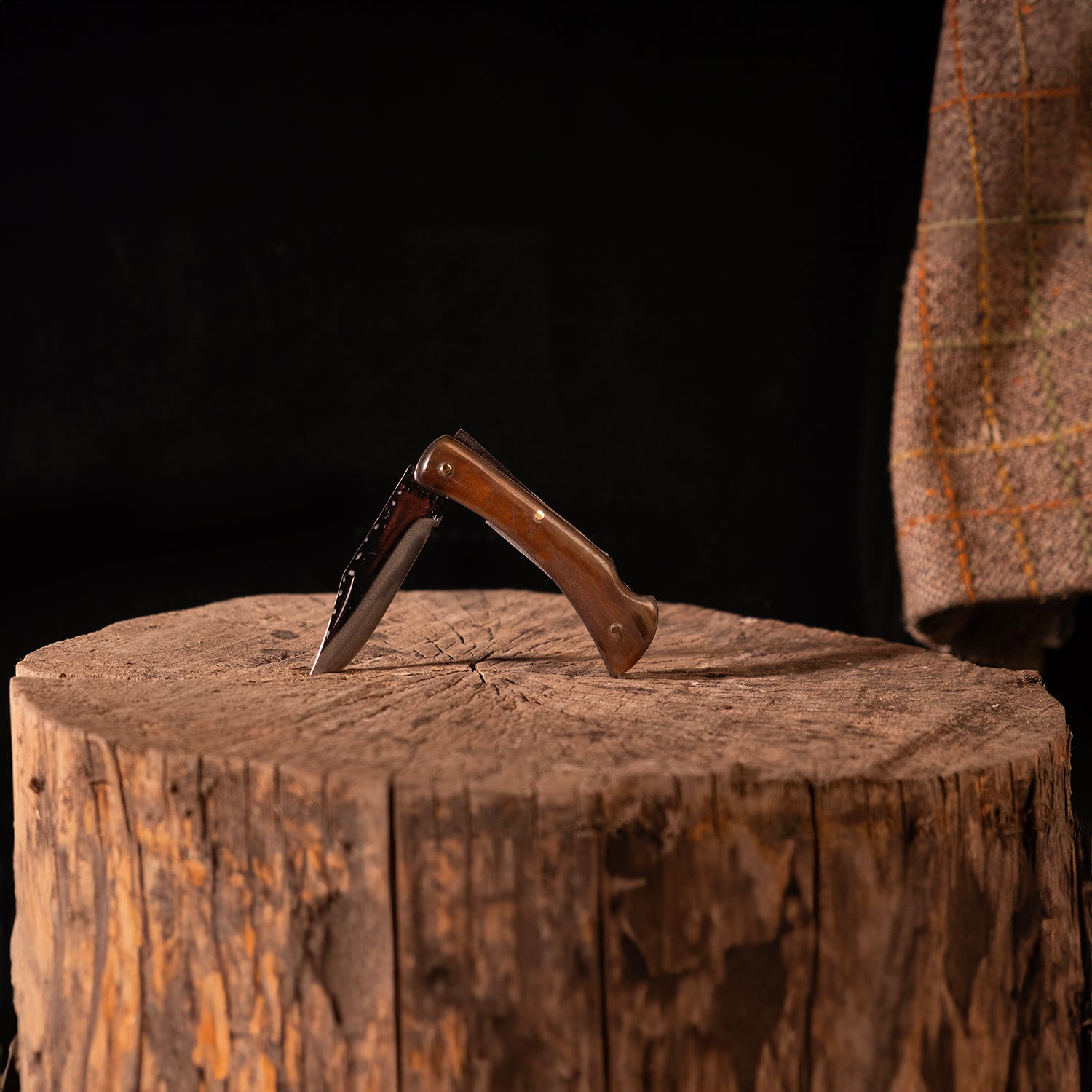 El yapımı boynuz saplı Yatağan çakı – doğal malzeme ve çelik gövde detaylı ürün görseli