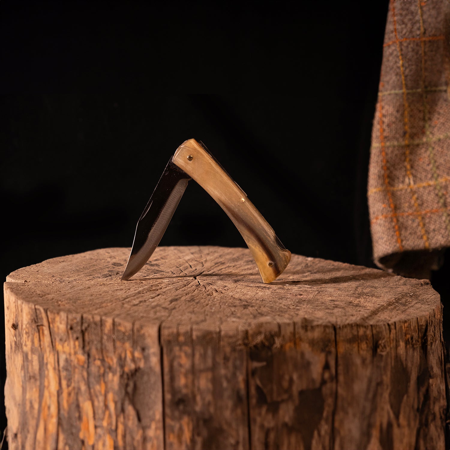 El yapımı boynuz saplı Yatağan çakı – doğal malzeme ve çelik gövde detaylı ürün görseli