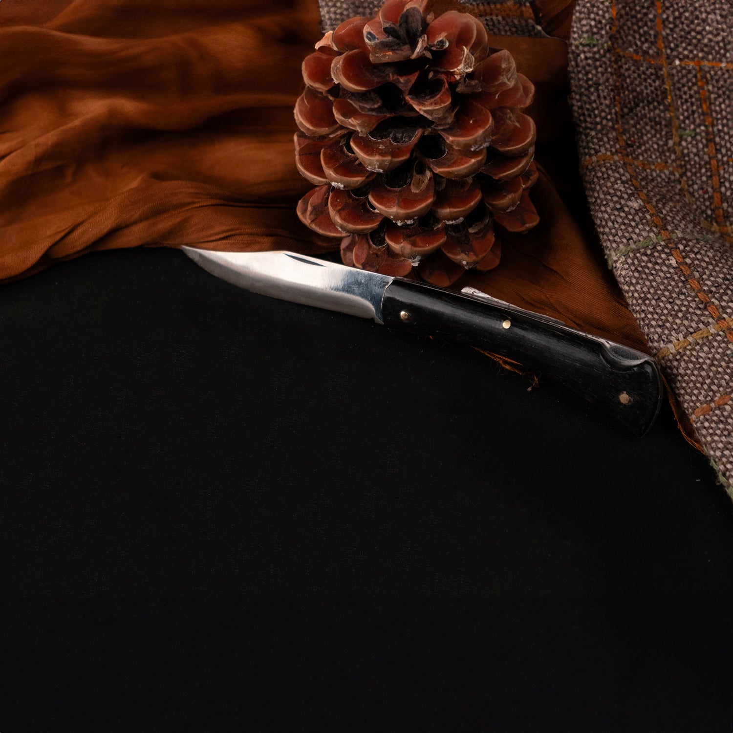 El yapımı boynuz saplı Yatağan çakı – doğal malzeme ve çelik gövde detaylı ürün görseli