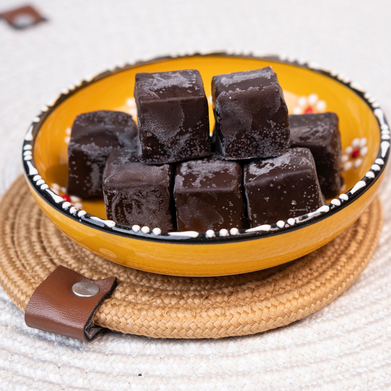 Çikolata kaplı Antep fıstıklı çekme helva – lif lif helva, sütlü çikolata kaplama, özel tatlı