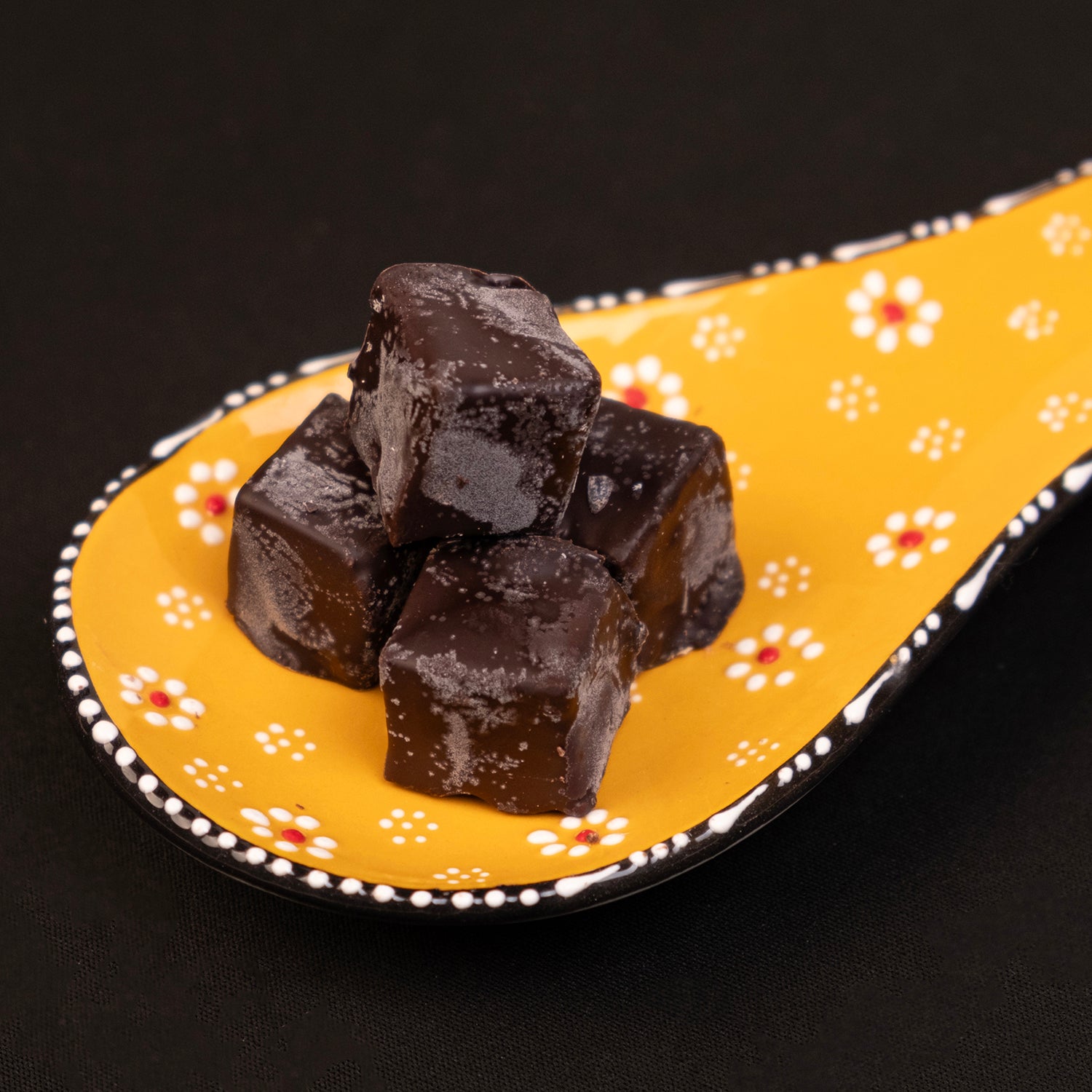 Çikolata kaplı Antep fıstıklı çekme helva – lif lif helva, sütlü çikolata kaplama, özel tatlı