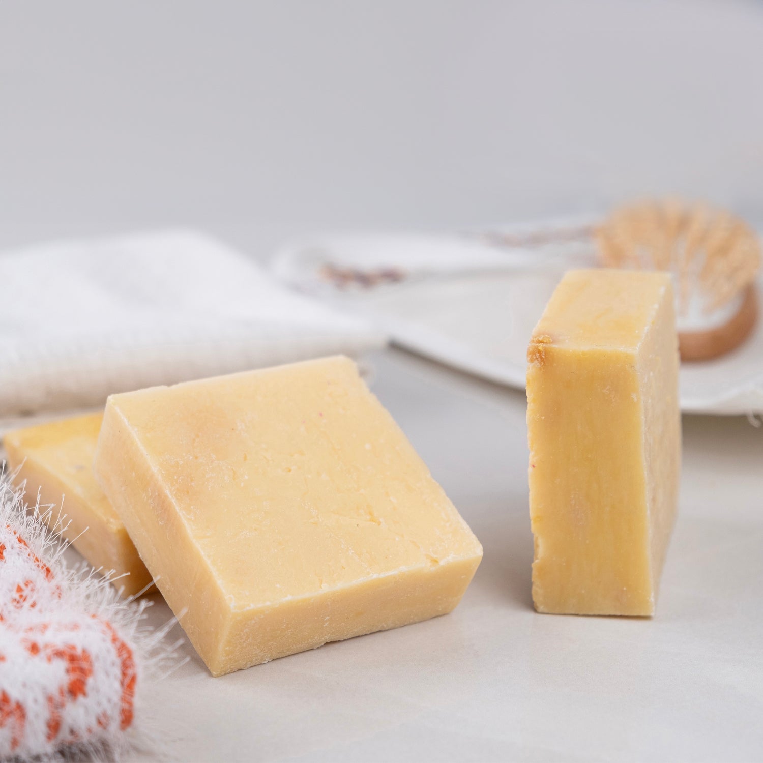Ballı ve sütlü doğal sabun – nemlendirici ve yumuşatıcı etkili bitkisel cilt bakım ürünü