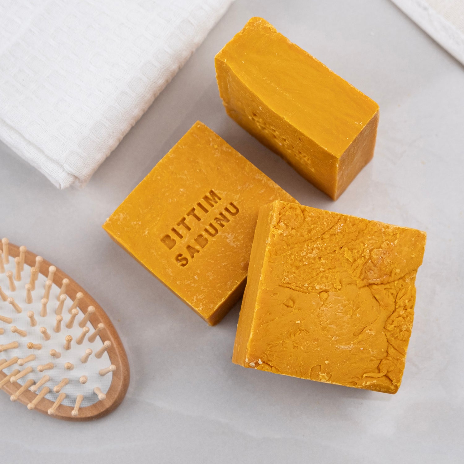 Doğal menengiç (bıttım) yağıyla üretilmiş el yapımı sabun – saç ve cilt için geleneksel bakım ürünü