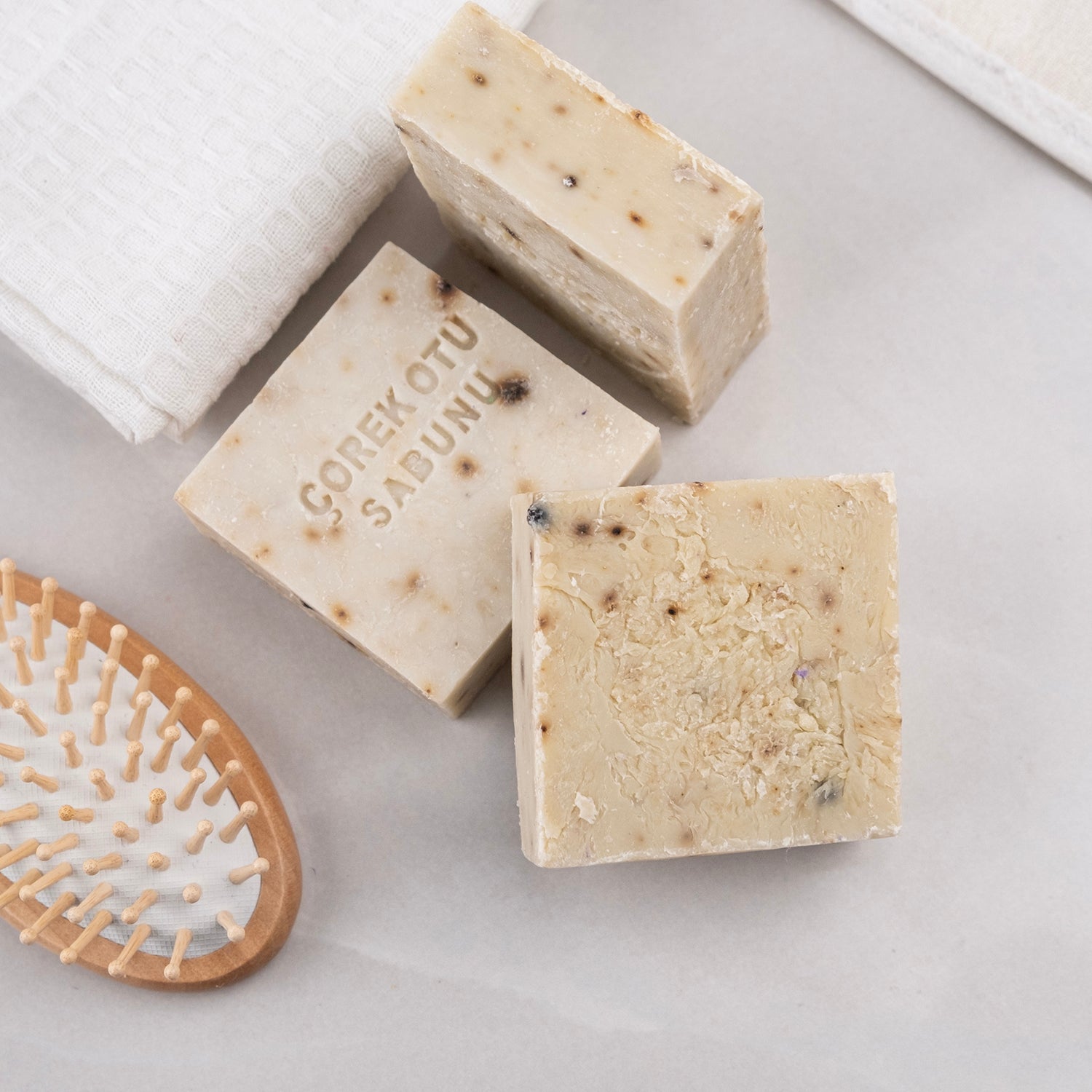 Çörek otu yağı içeren doğal sabun – sivilceye karşı etkili, arındırıcı bitkisel cilt bakım ürünü