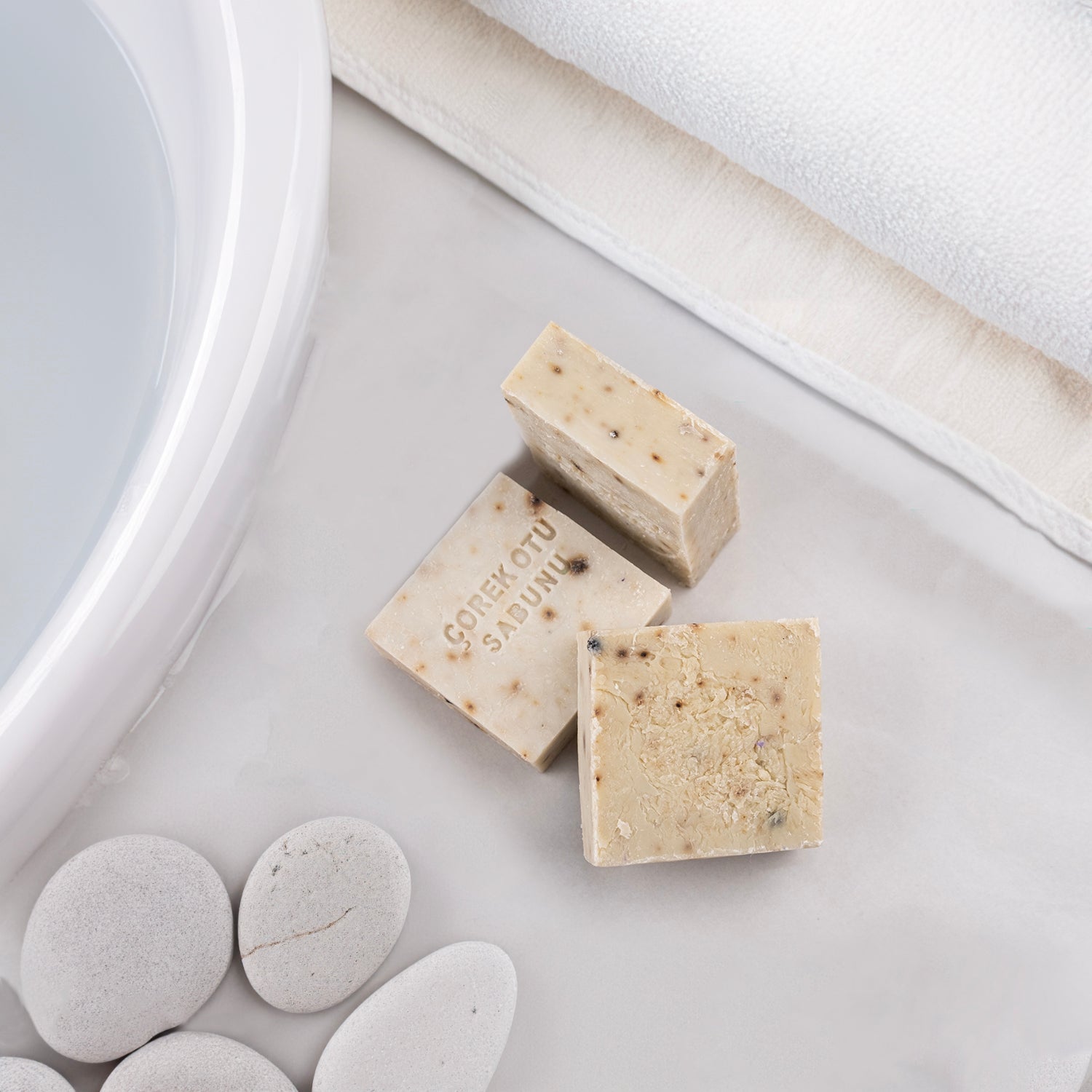 Çörek otu yağı içeren doğal sabun – sivilceye karşı etkili, arındırıcı bitkisel cilt bakım ürünü