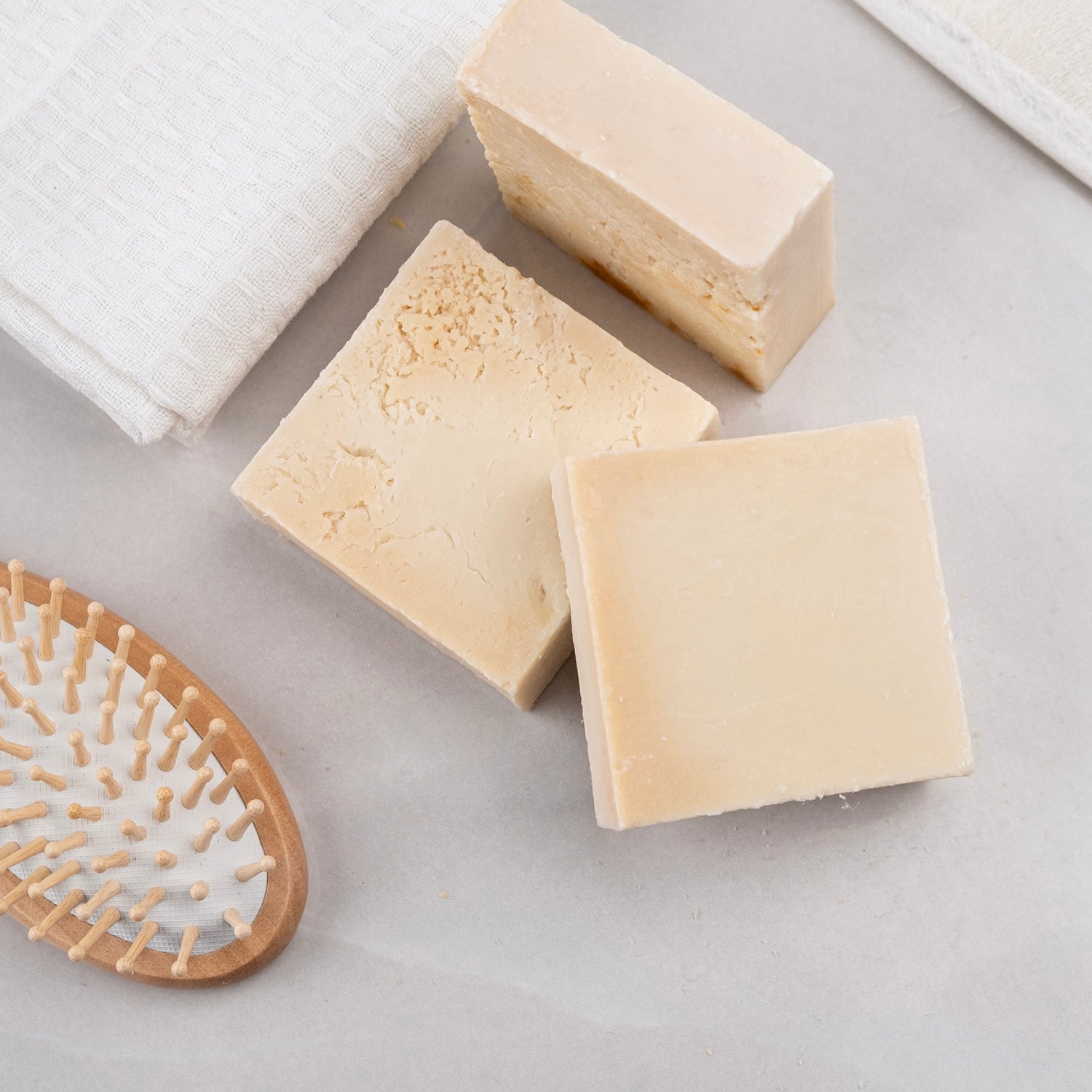 Hindistan cevizi yağı içeren doğal sabun – nemlendirici, ferahlatıcı ve tropik kokulu bitkisel bakım ürünü