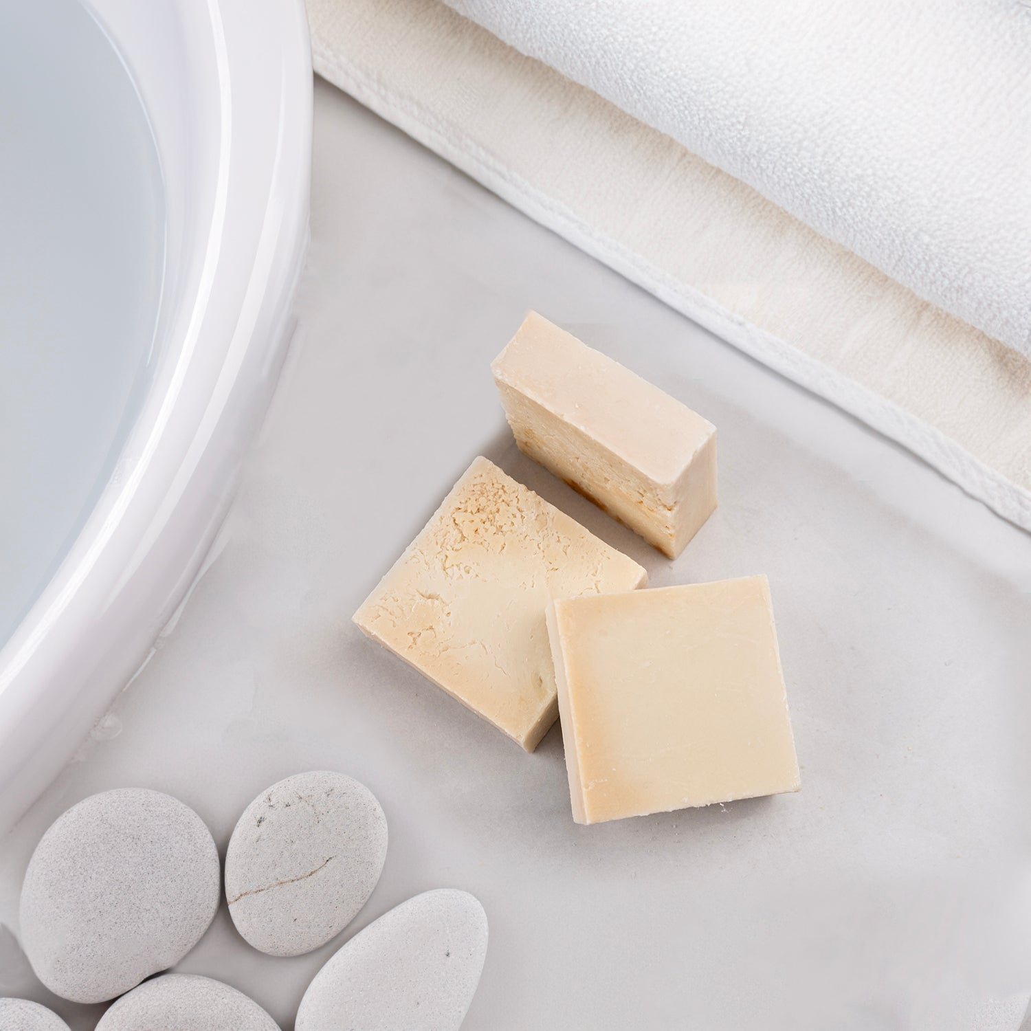 Hindistan cevizi yağı içeren doğal sabun – nemlendirici, ferahlatıcı ve tropik kokulu bitkisel bakım ürünü