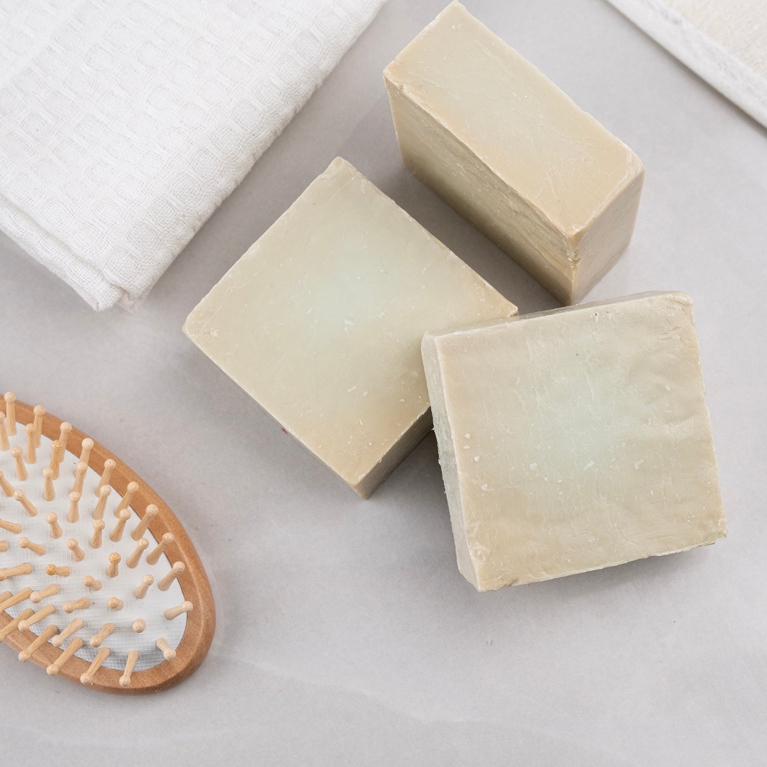 Isırgan otu özlü doğal sabun – saç dökülmesini azaltmaya ve cilt arındırmaya yardımcı bitkisel sabun”