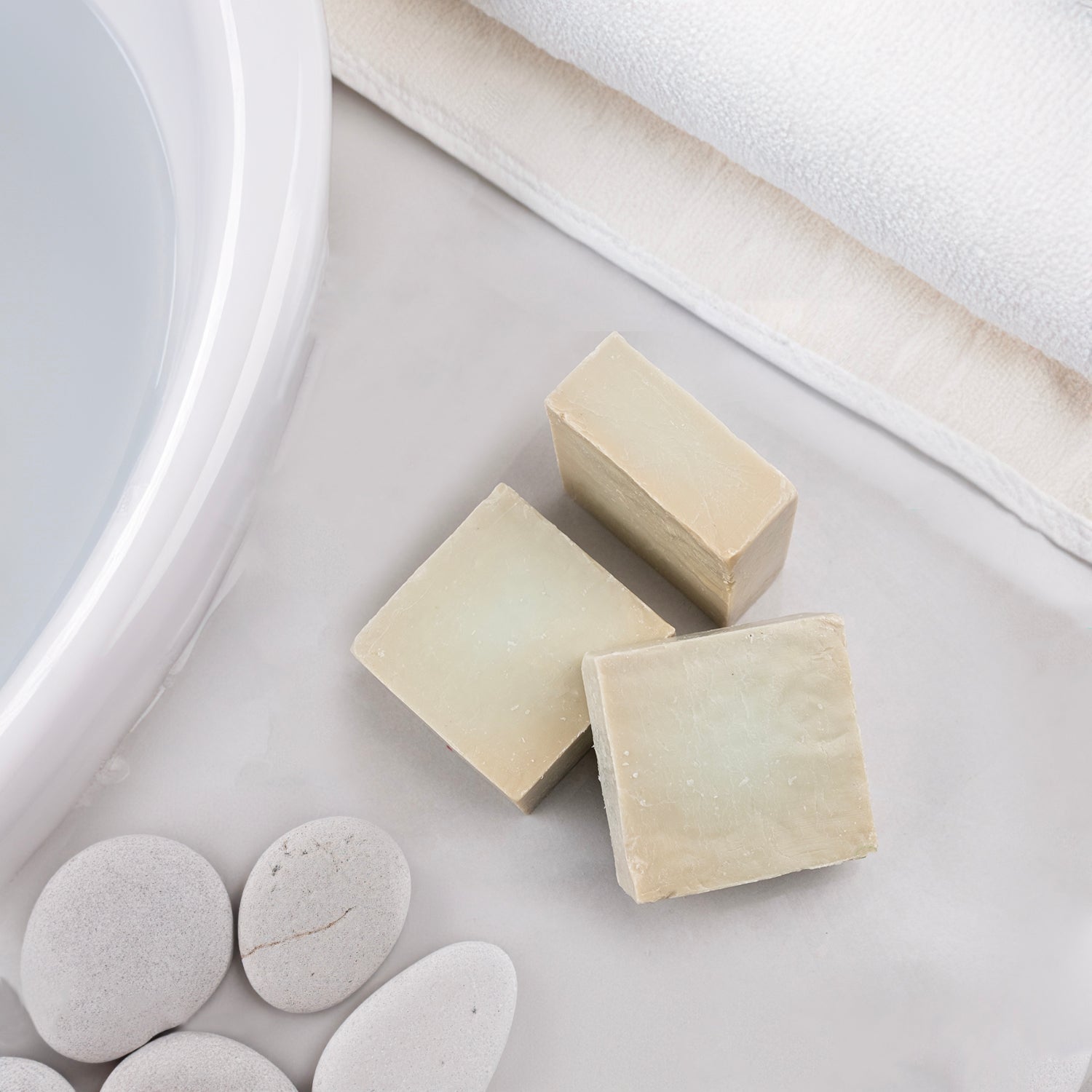 Isırgan otu özlü doğal sabun – saç dökülmesini azaltmaya ve cilt arındırmaya yardımcı bitkisel sabun”